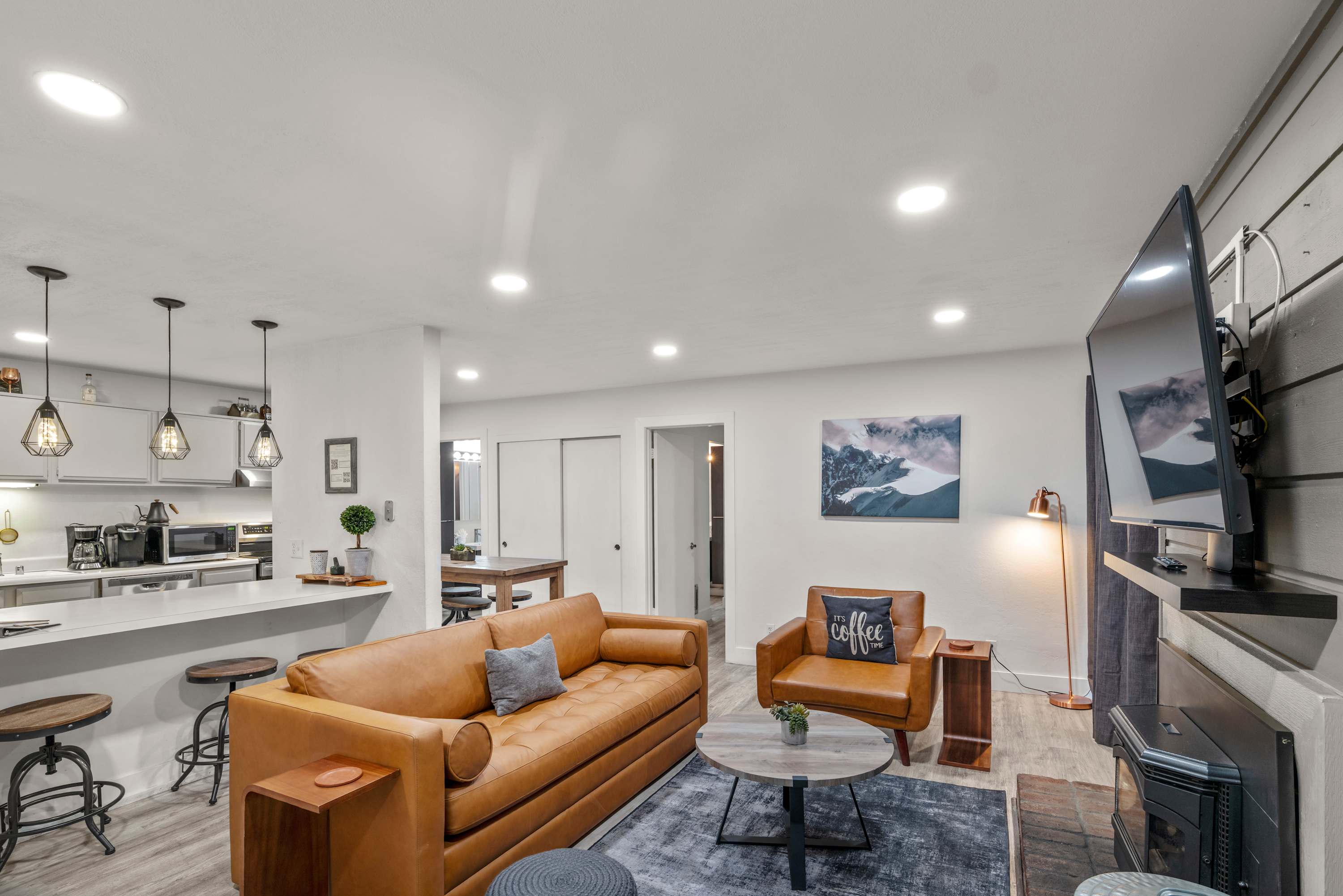 1BR Condo for 4 wHot Tub, Near Shuttle & Shopping 5