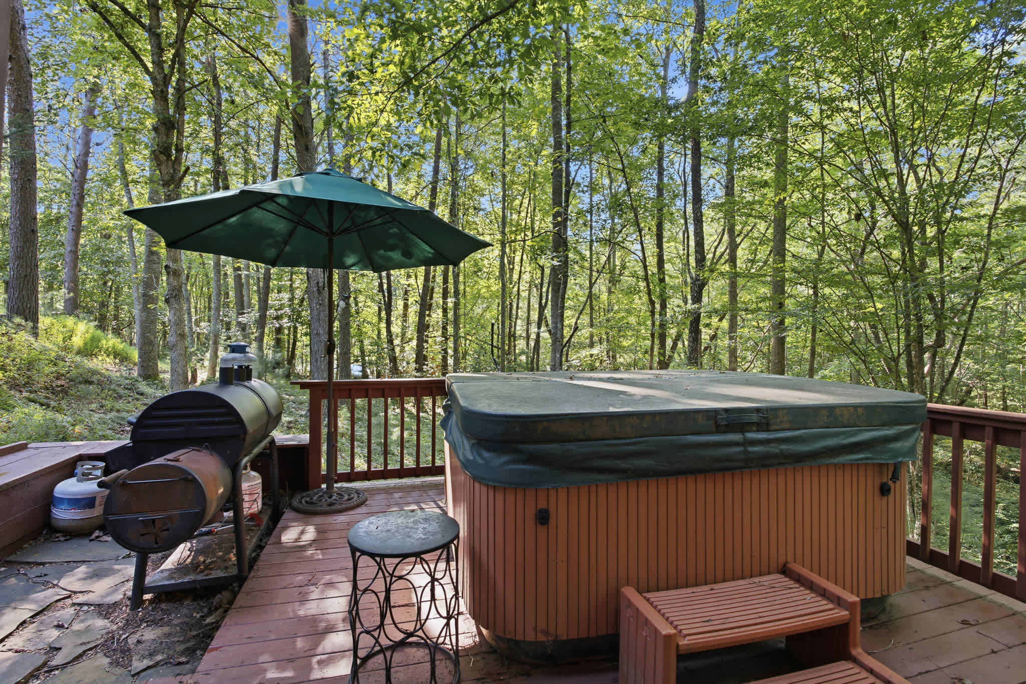 Relax in the hot tub, fire up the smoker, and enjoy laid-back evenings on the private dec