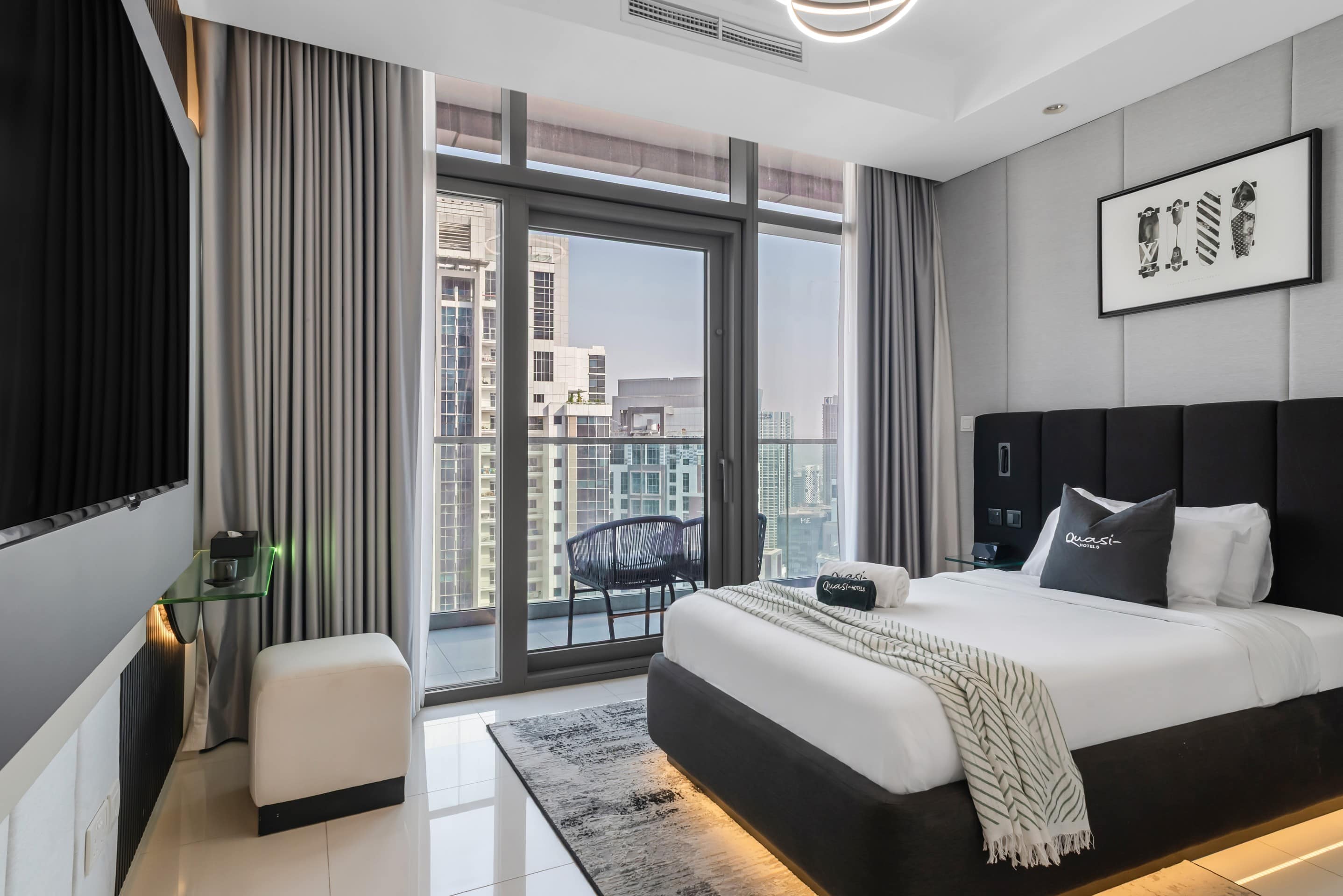 Quasi-Homes | Dubai Paramount 3BR, pool & gym · 4