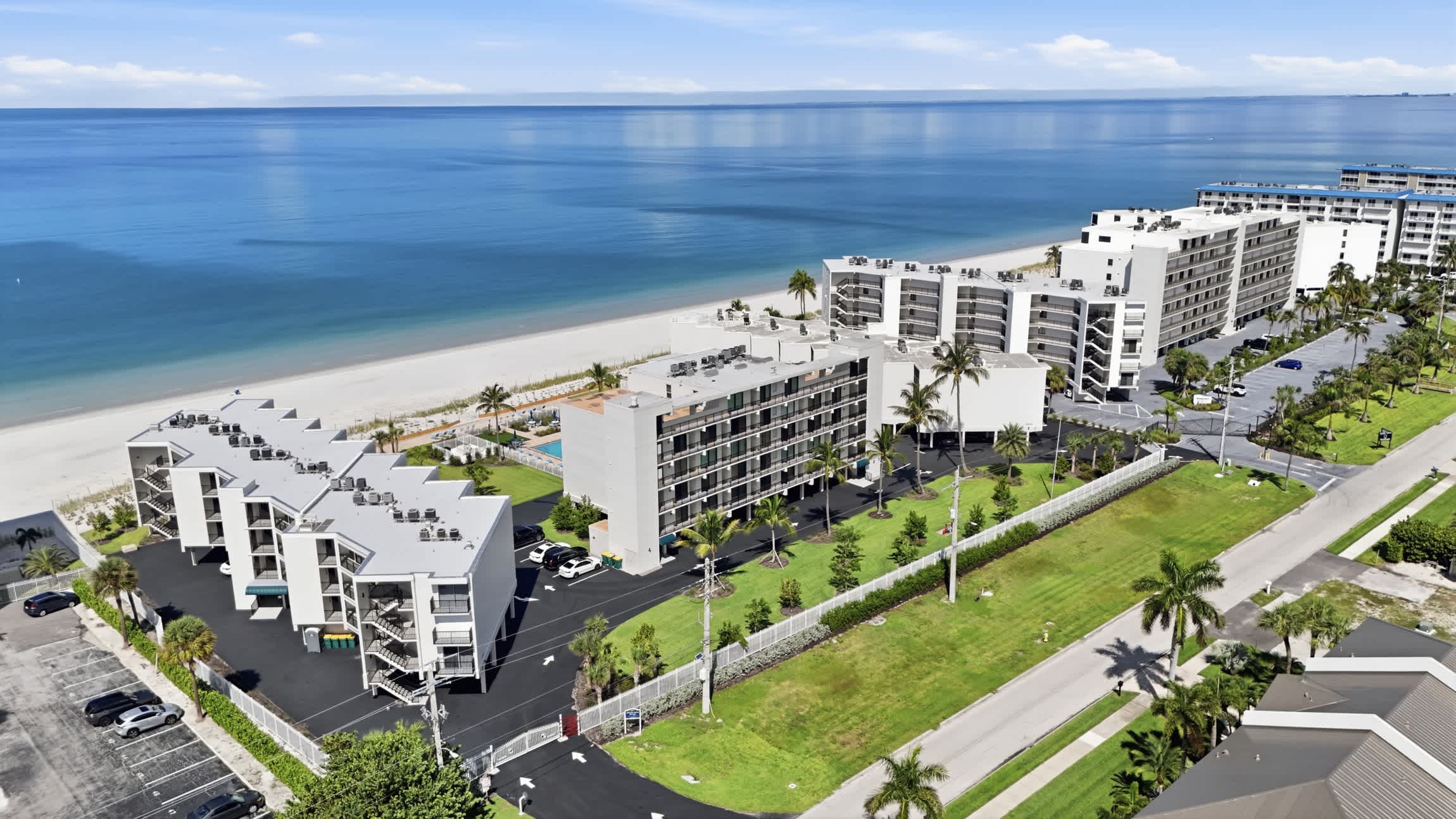 Gulf Front Views at Dolphin Way Direct Beach Access Sleeps 6 Heated Pool | Photo 32