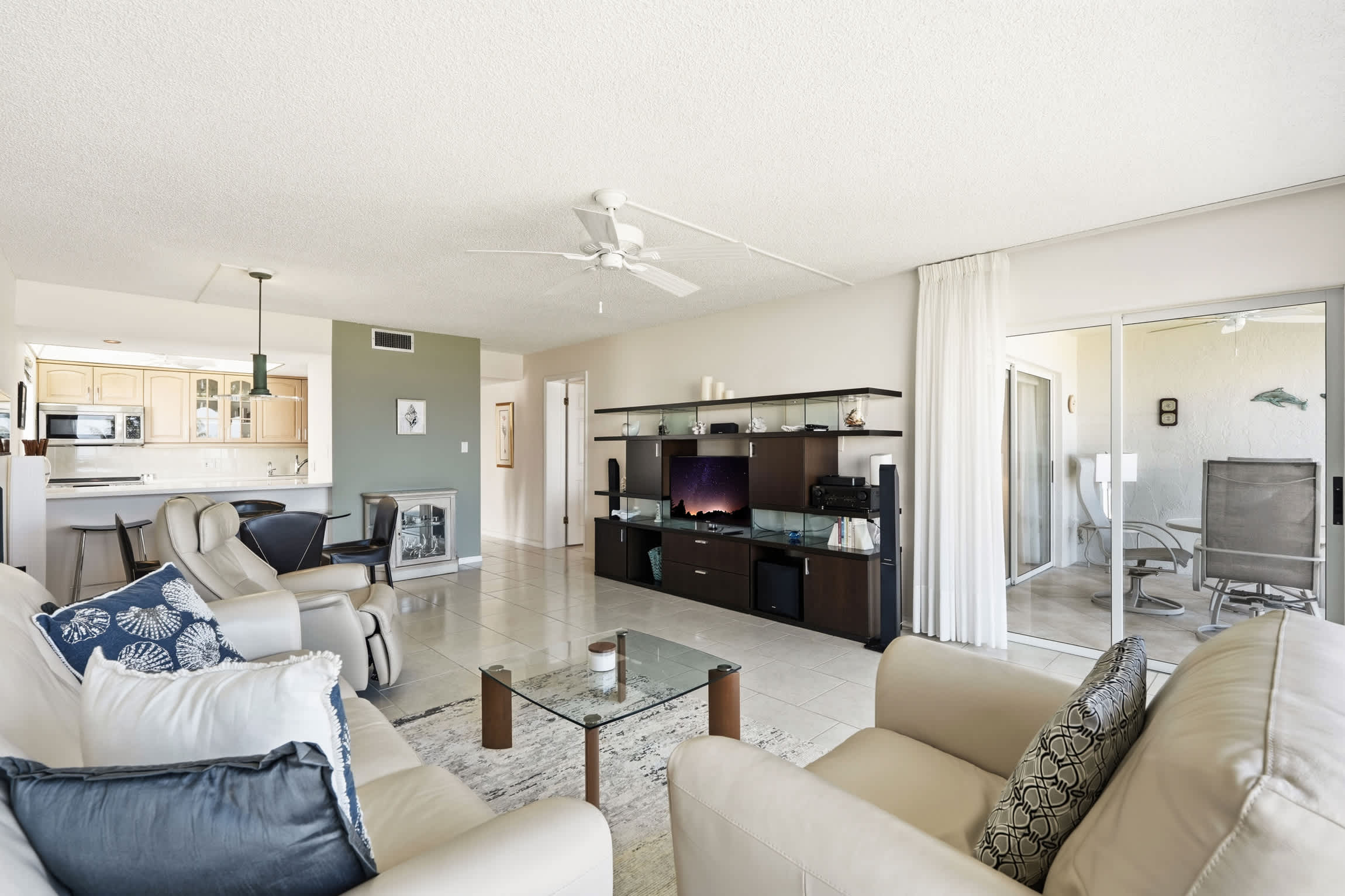 Gulf Front Views at Dolphin Way Direct Beach Access Sleeps 6 Heated Pool | Photo 9