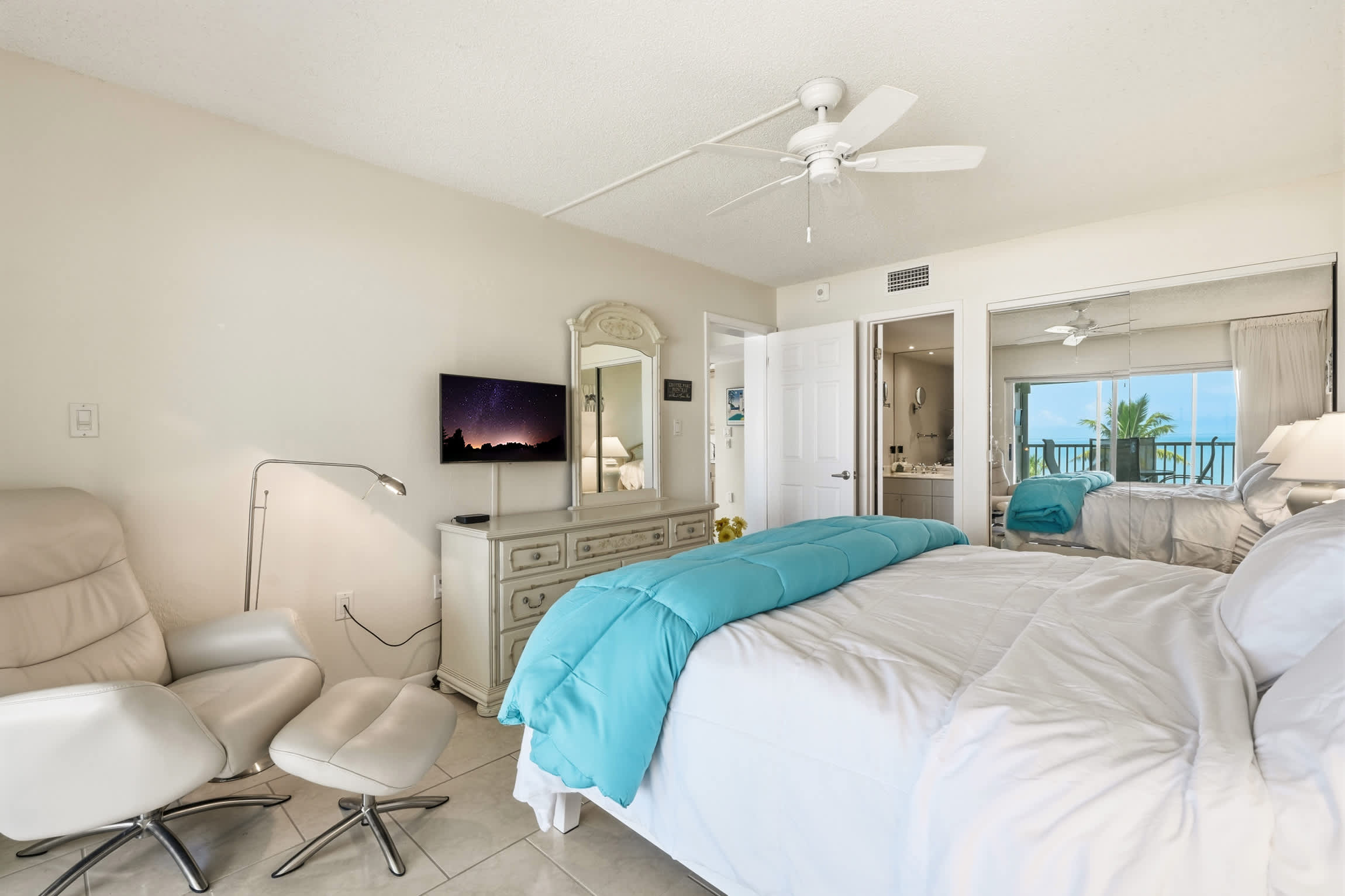 Gulf Front Views at Dolphin Way Direct Beach Access Sleeps 6 Heated Pool | Photo 19