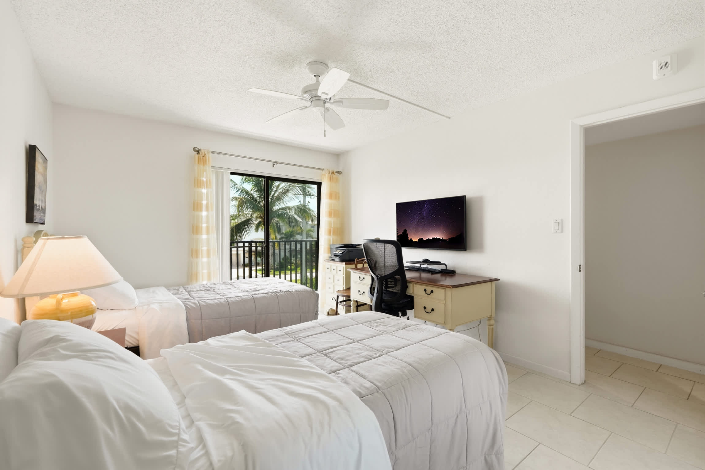 Gulf Front Views at Dolphin Way Direct Beach Access Sleeps 6 Heated Pool | Photo 22