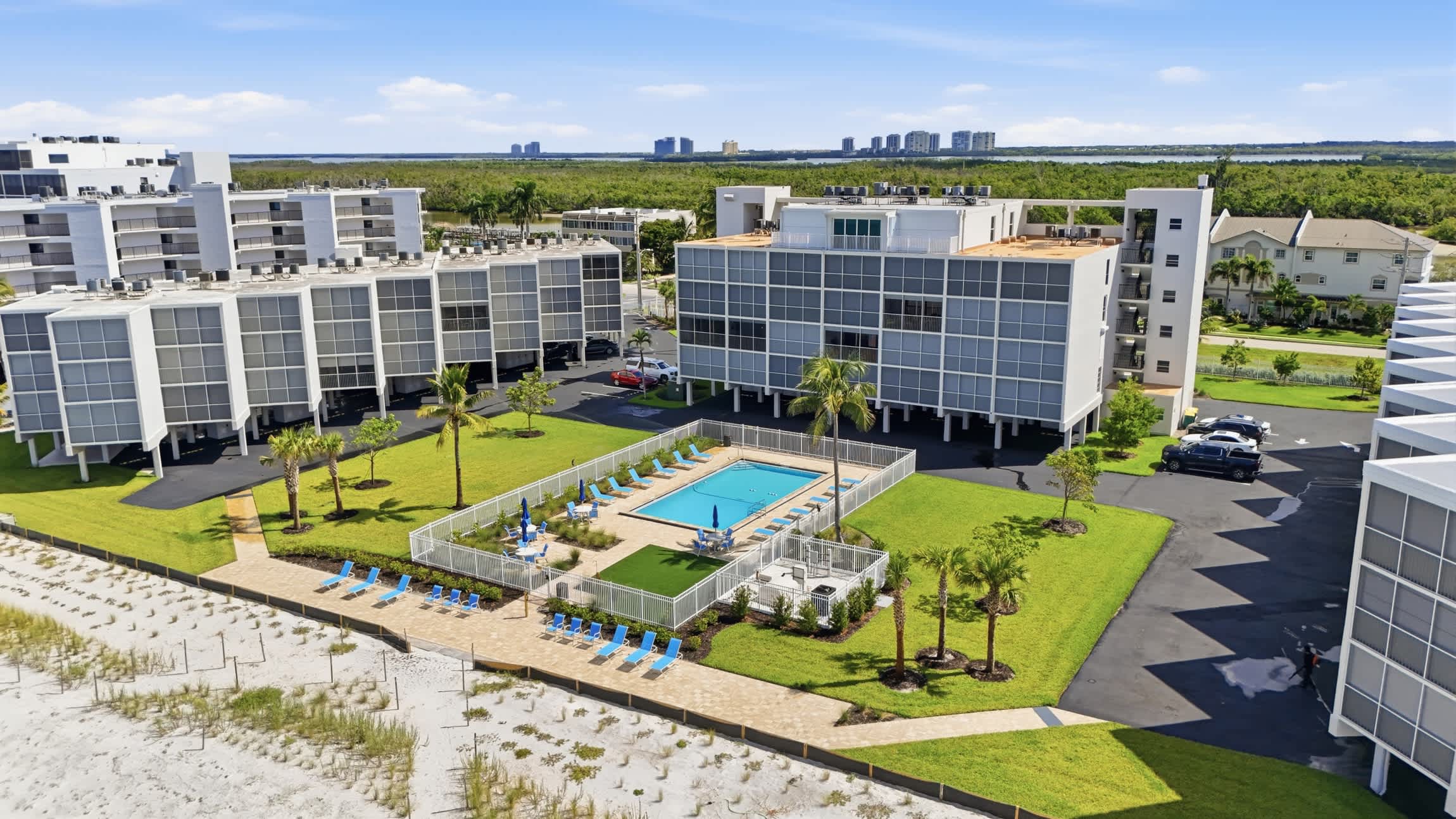 Gulf Front Views at Dolphin Way Direct Beach Access Sleeps 6 Heated Pool | Photo 34
