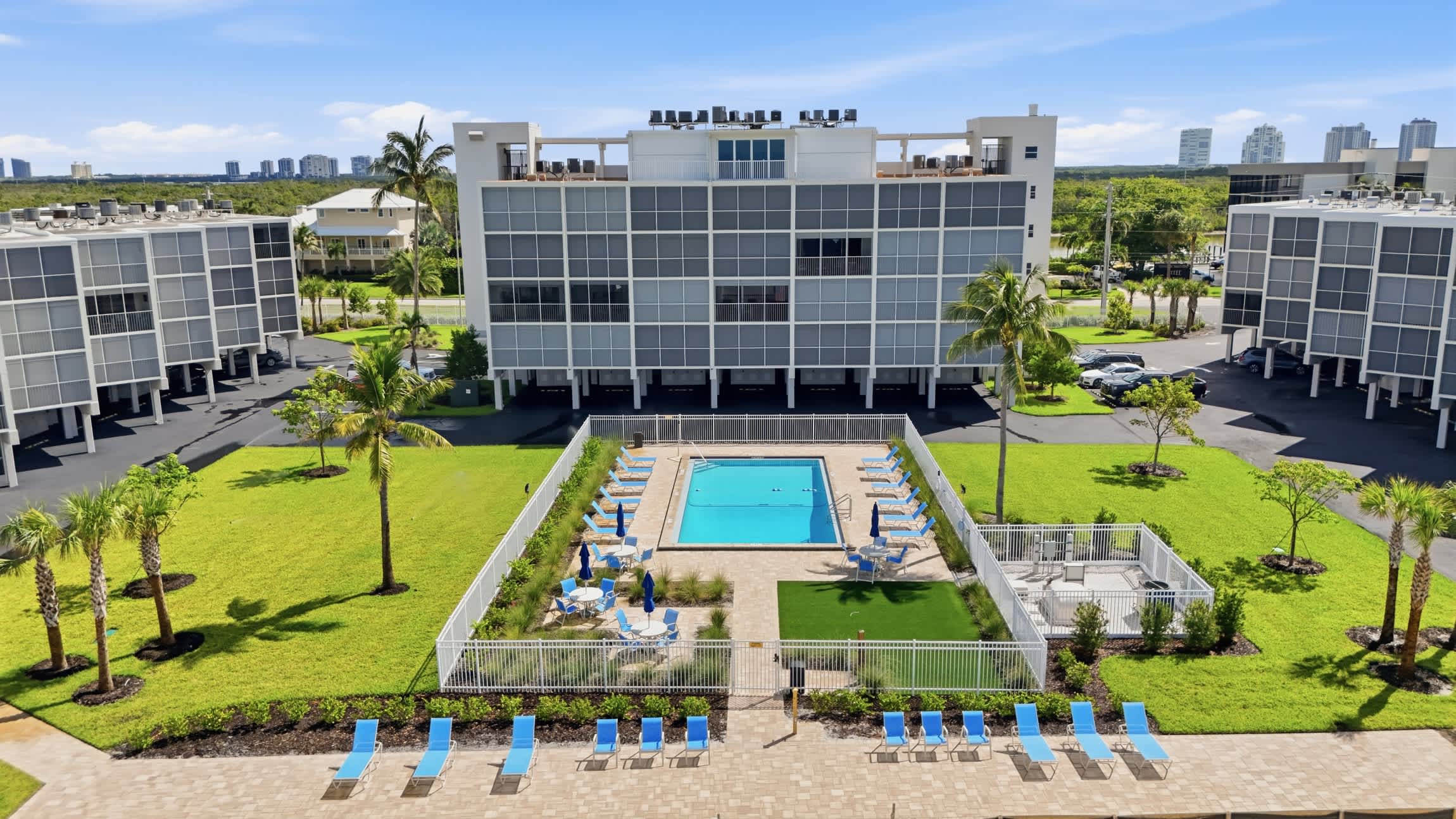 Gulf Front Views at Dolphin Way Direct Beach Access Sleeps 6 Heated Pool