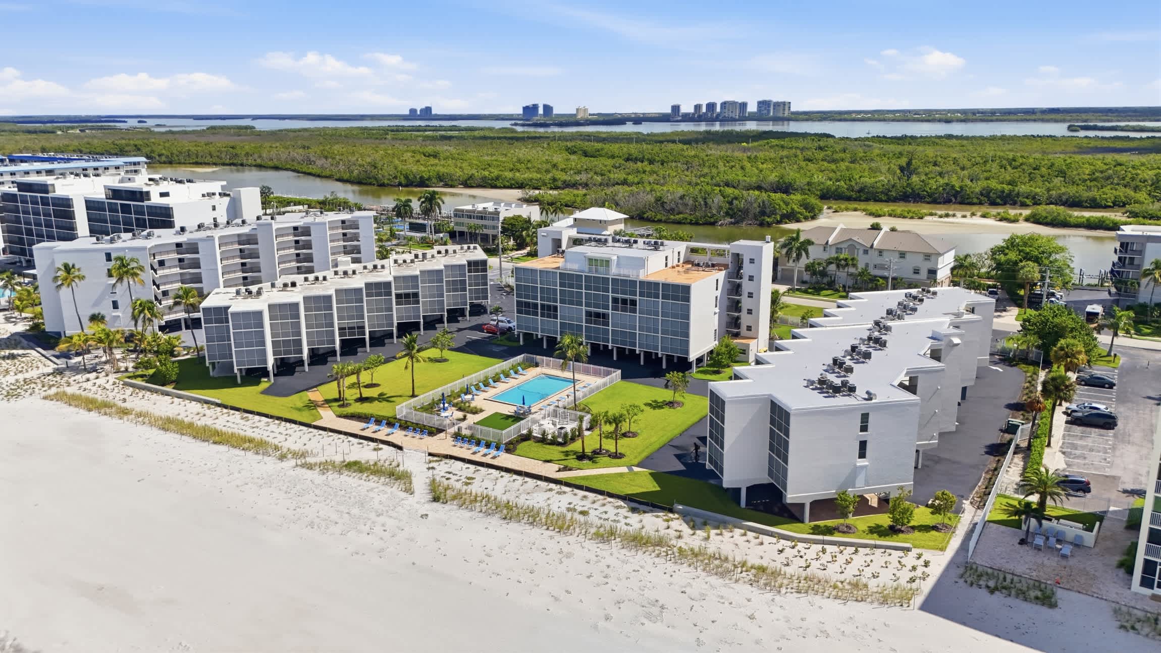Gulf Front Views at Dolphin Way Direct Beach Access Sleeps 6 Heated Pool | Photo 33