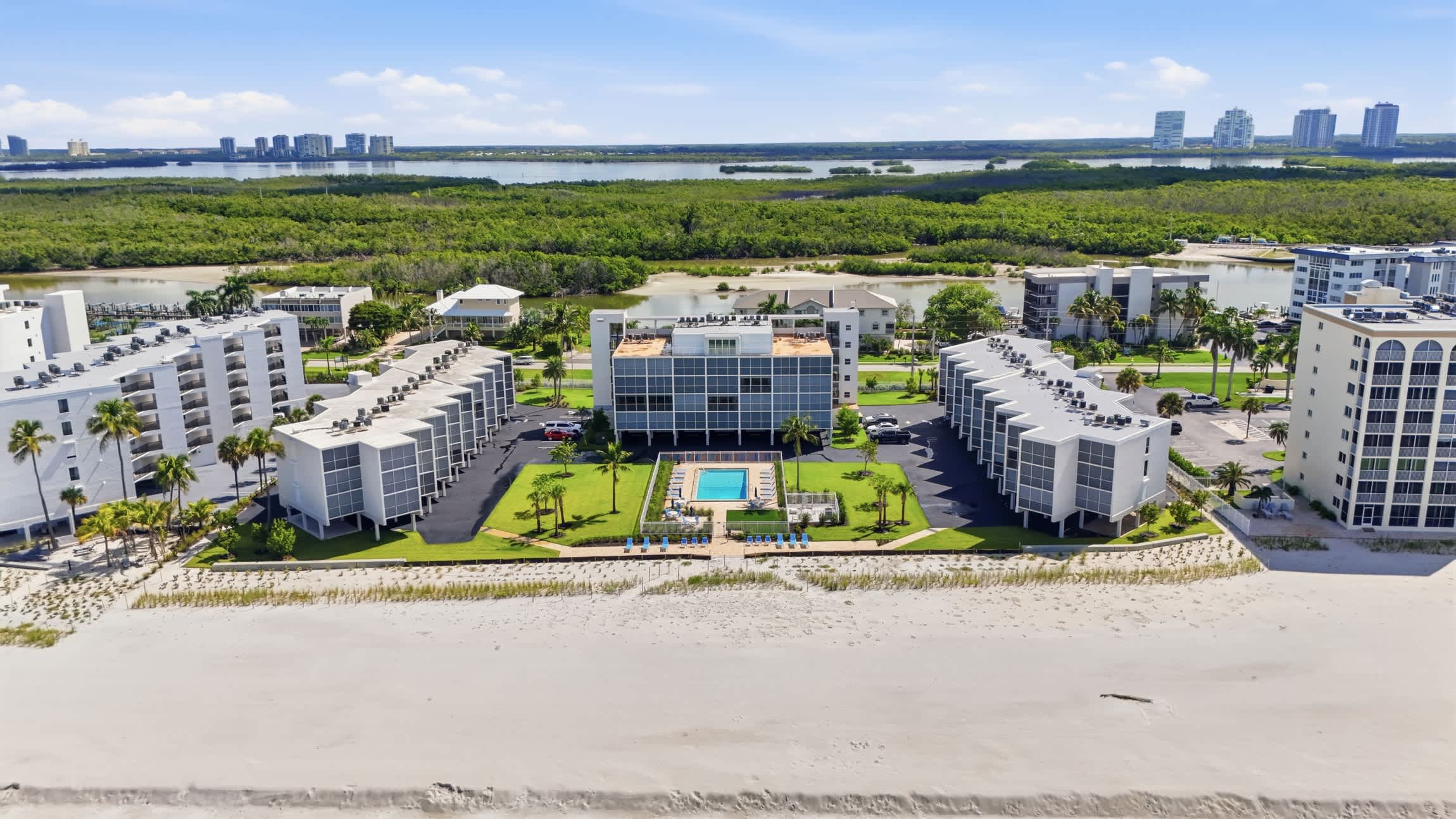Gulf Front Views at Dolphin Way Direct Beach Access Sleeps 6 Heated Pool | Photo 36