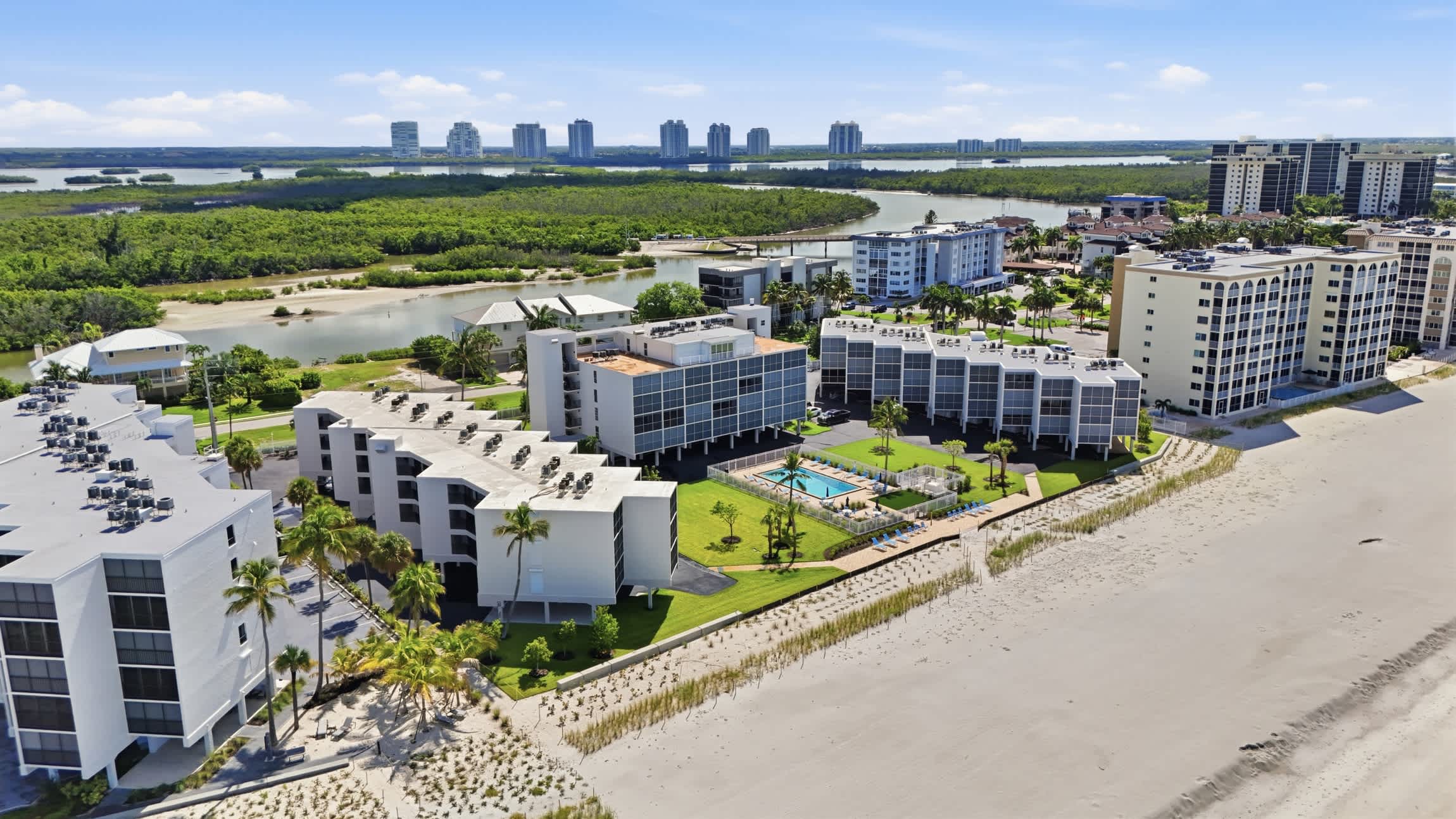 Gulf Front Views at Dolphin Way Direct Beach Access Sleeps 6 Heated Pool | Photo 37
