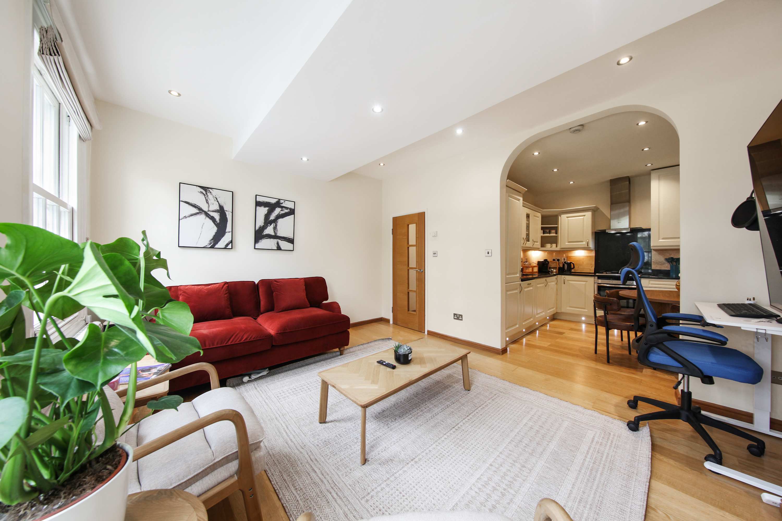 View Modern Bright 2 double Bed Mews House, St John's Wood sleeps 6 in Charles Lane 57 0 Modern Bright 2 double Bed Mews House, St John's Wood sleeps 6 in Charles Lane 57 0 - Property image 4 - VivreStays
