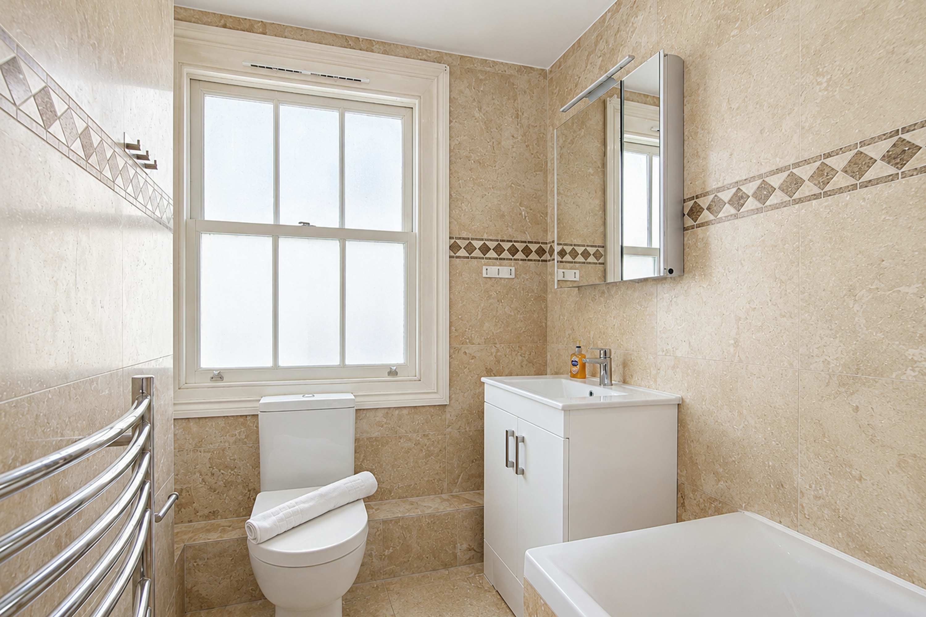 View Modern Bright 2 double Bed Mews House, St John's Wood sleeps 6 in Charles Lane 57 0 Modern Bright 2 double Bed Mews House, St John's Wood sleeps 6 in Charles Lane 57 0 - Property image 8 - VivreStays