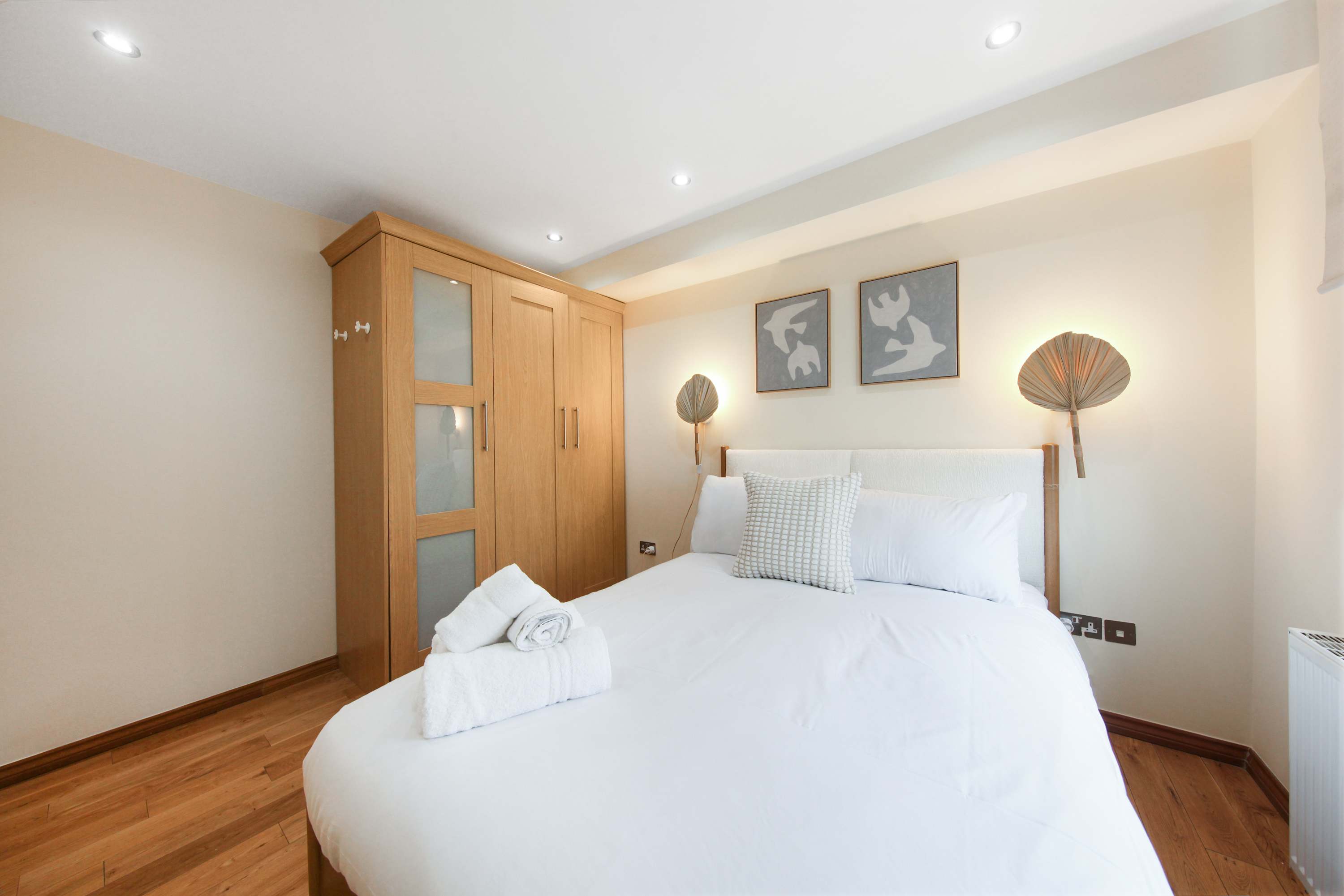 View Modern Bright 2 double Bed Mews House, St John's Wood sleeps 6 in Charles Lane 57 0 Modern Bright 2 double Bed Mews House, St John's Wood sleeps 6 in Charles Lane 57 0 - Property image 10 - VivreStays