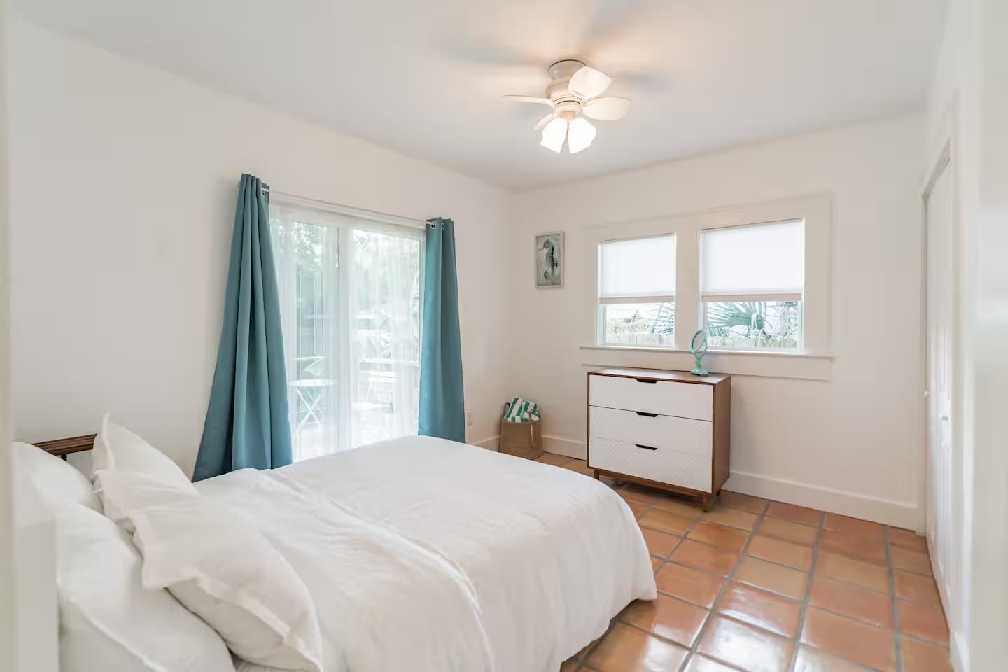 Iconic Coastal retreat close to Siesta Key Beach!