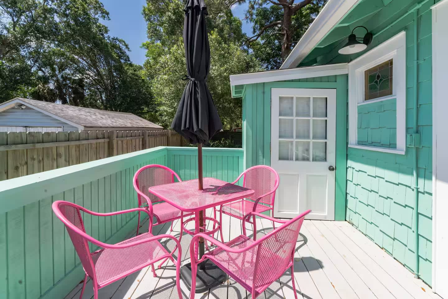 Iconic Coastal retreat close to Siesta Key Beach!