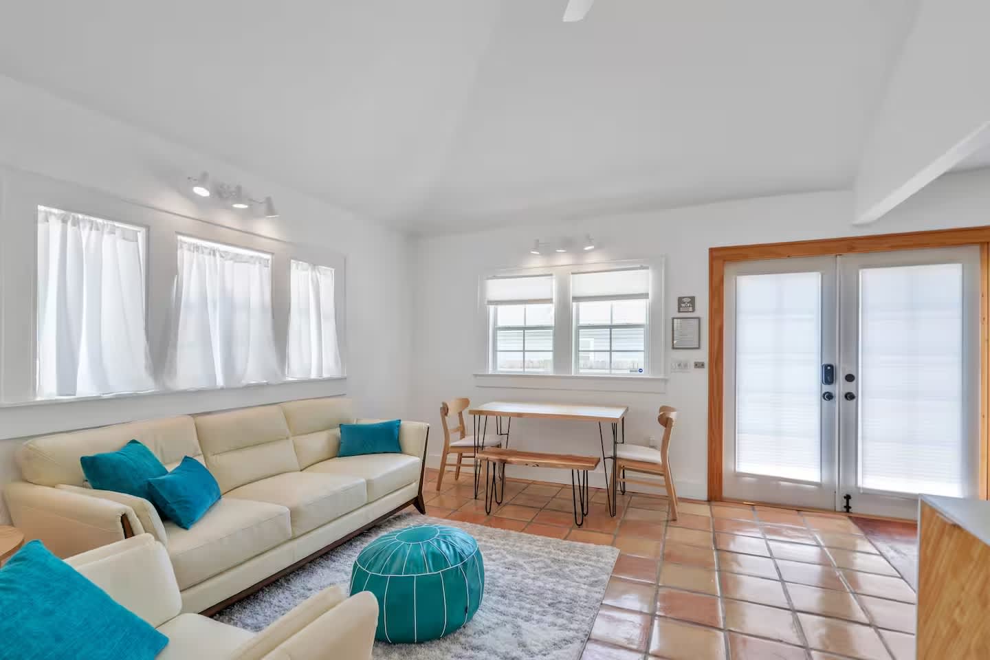 Iconic Coastal retreat close to Siesta Key Beach!