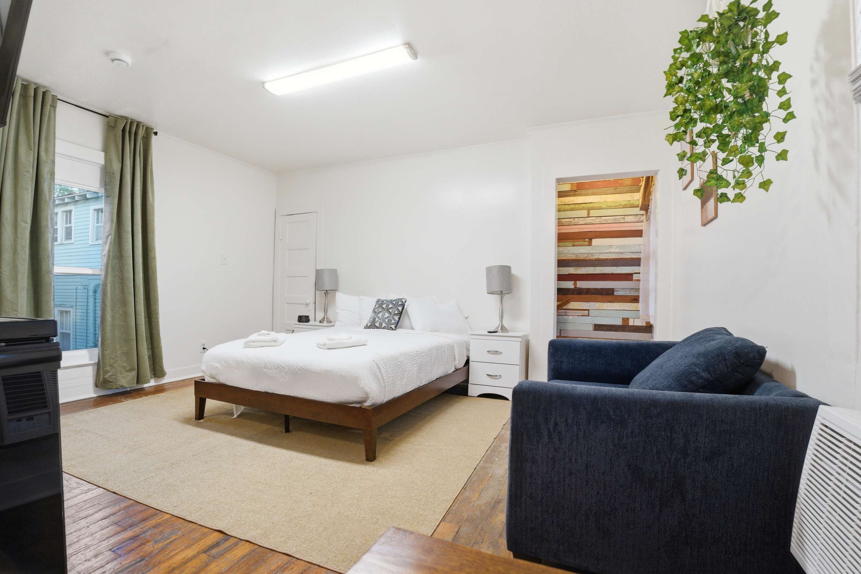 Cozy Modern Studio - Heart of Lafayette