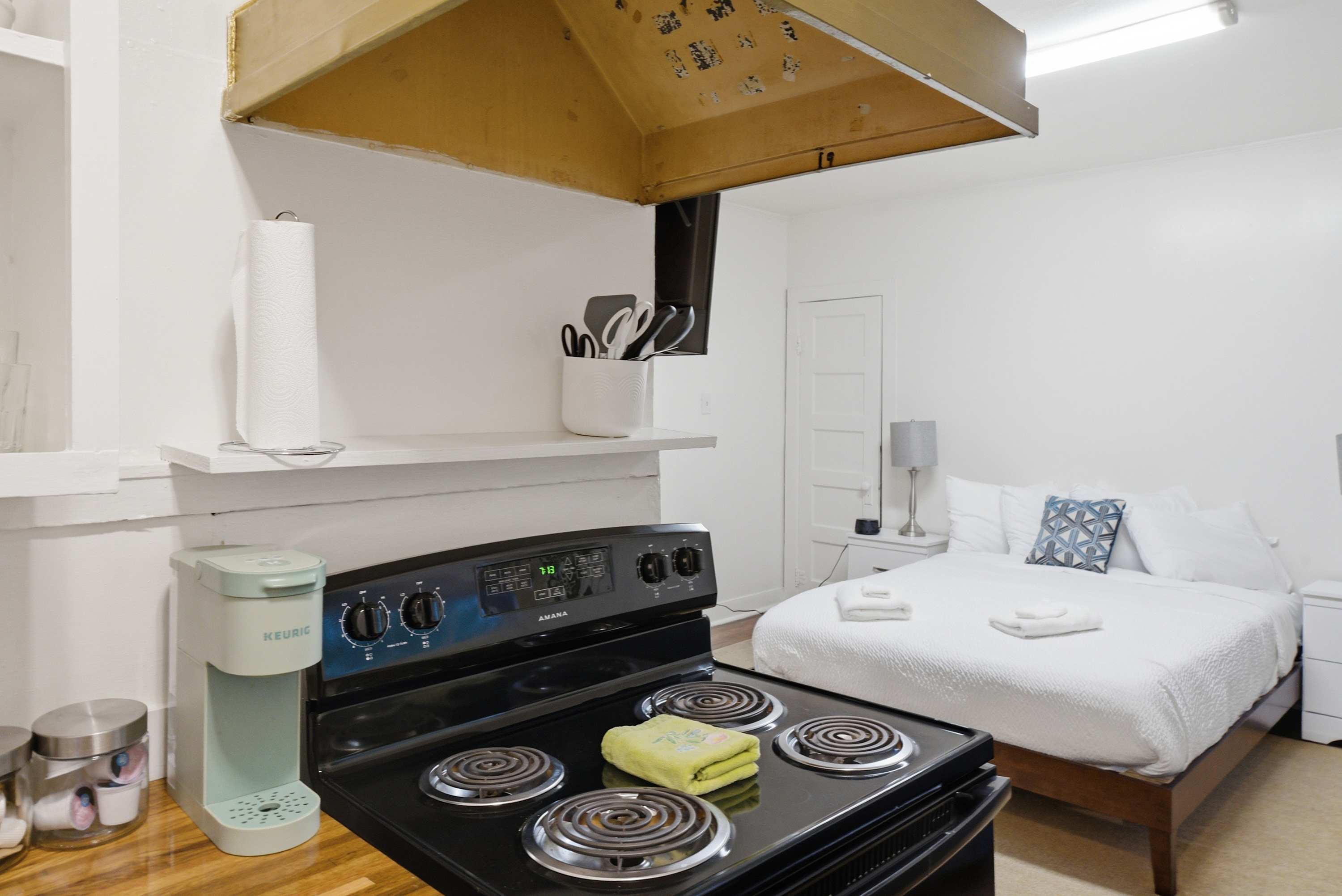 Cozy Modern Studio - Heart of Lafayette