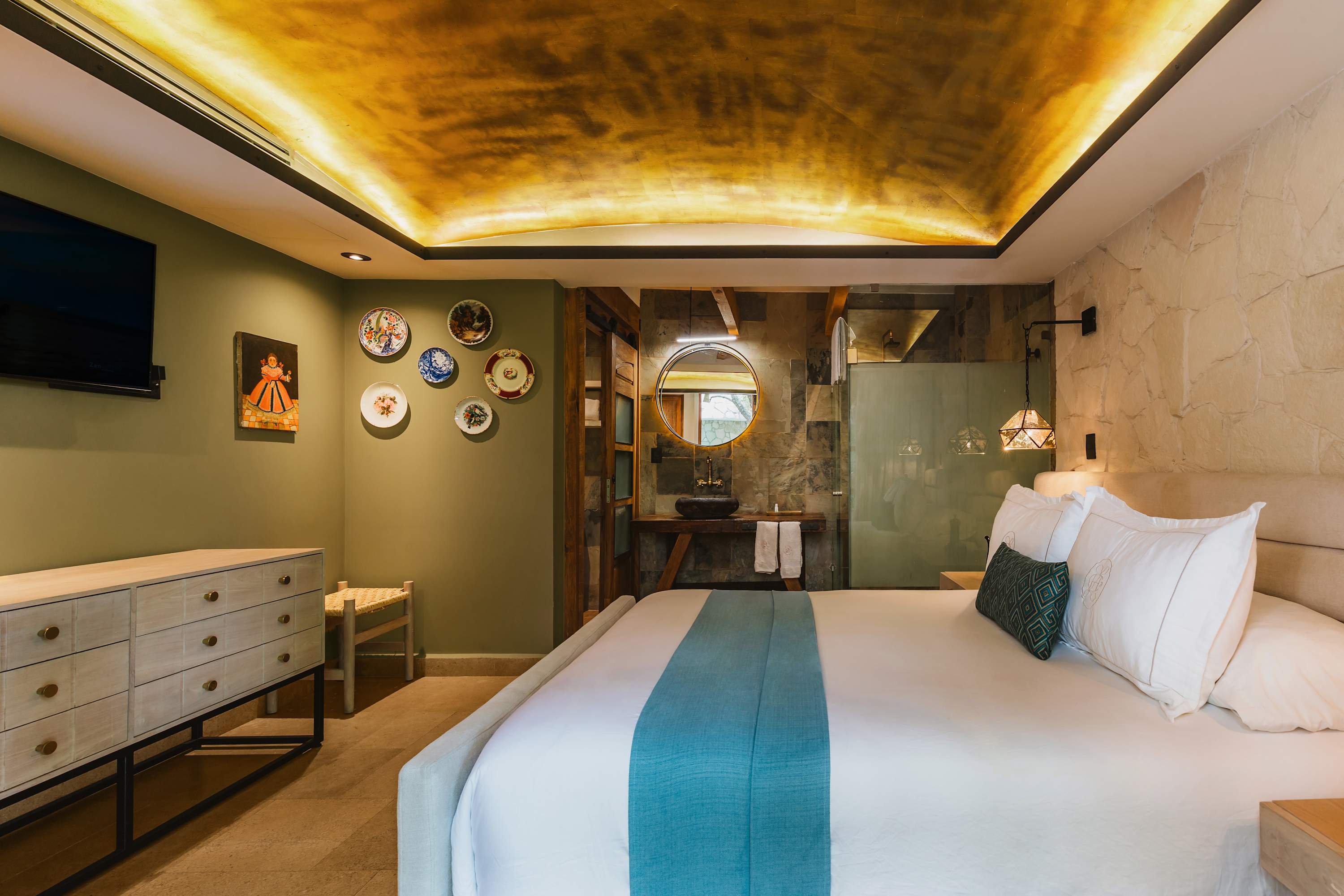 Casa Laja Hotel - Designer Queen Stay with Balcony