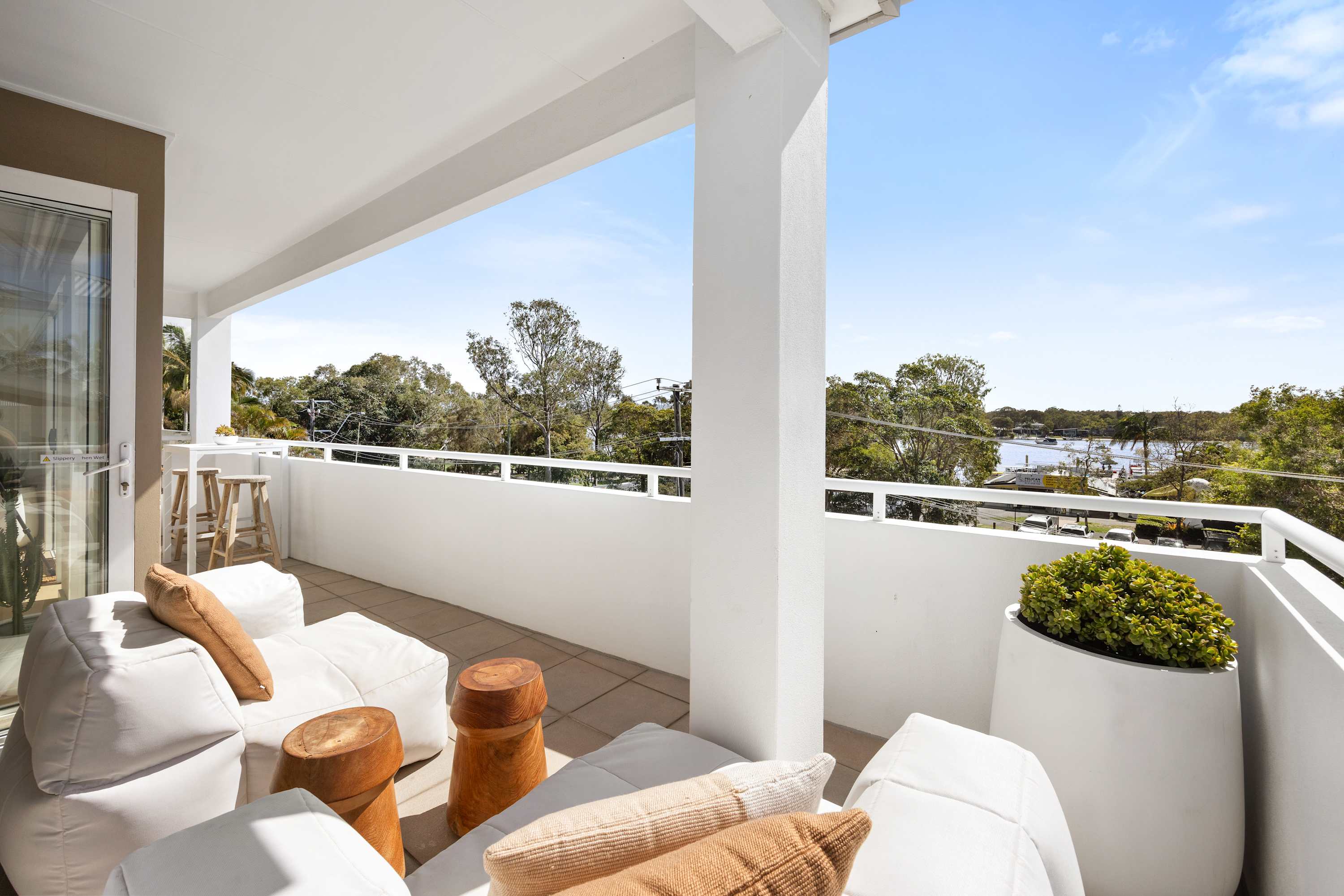 Boutique Top-Floor Riverfront Apartment