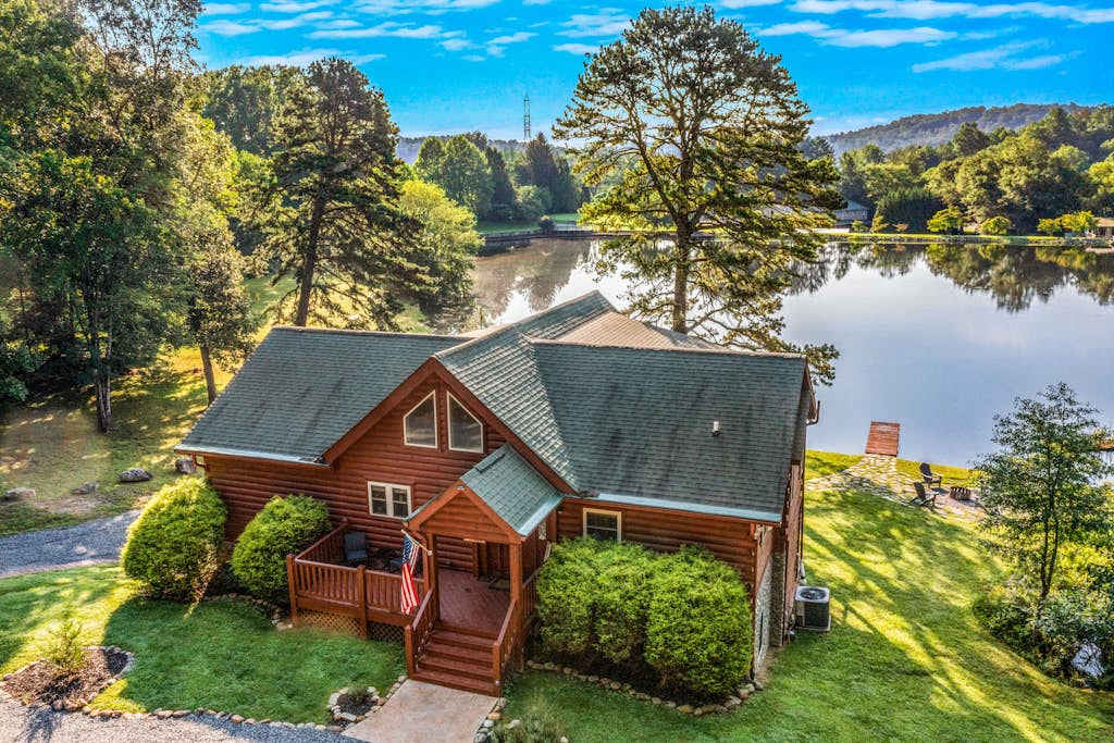 Lakefront Blue Ridge Cabin with a balcony, firepit, wet bar, W&D, dock, & AC