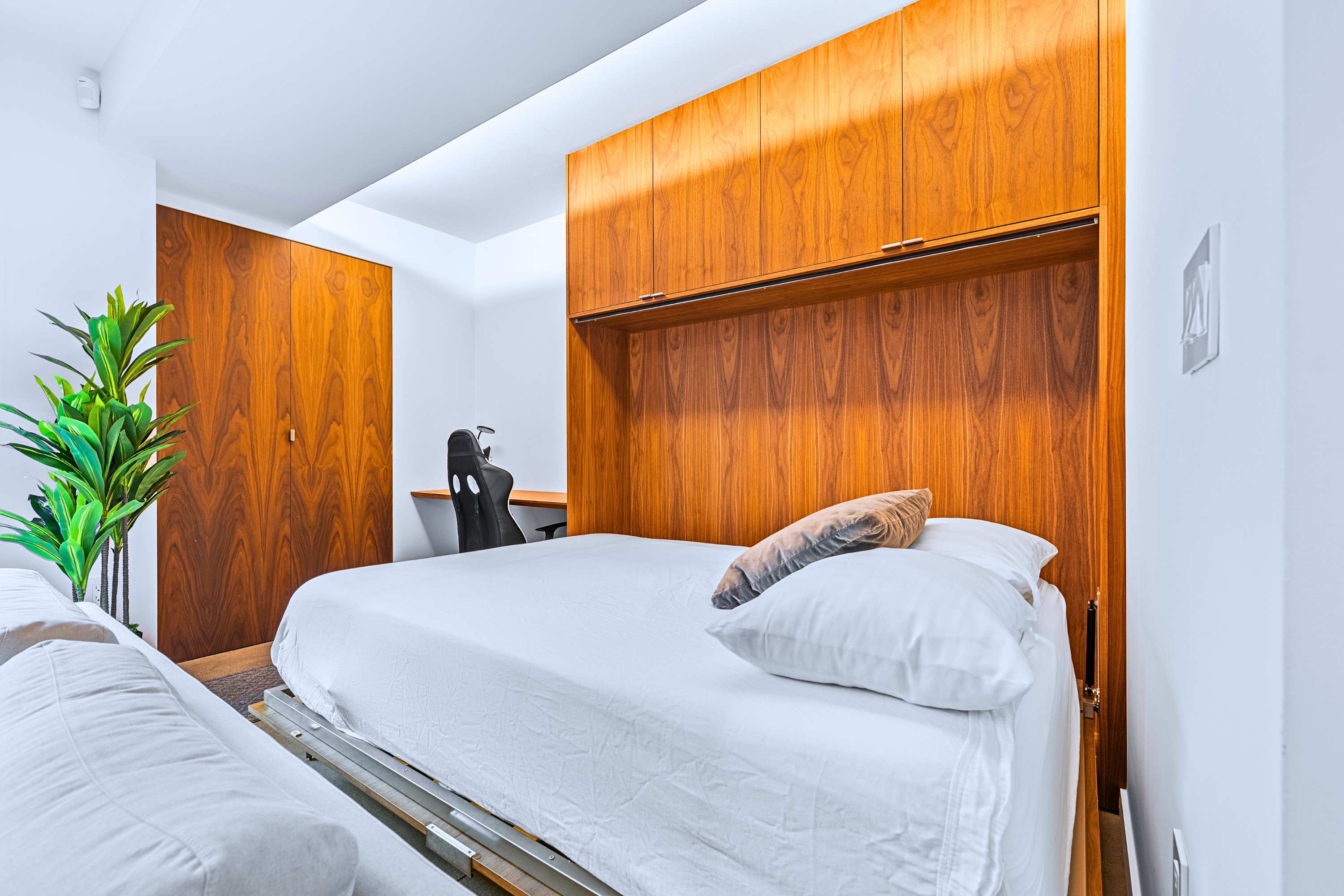 Versatile room layout providing maximum flexibility for extra guests.