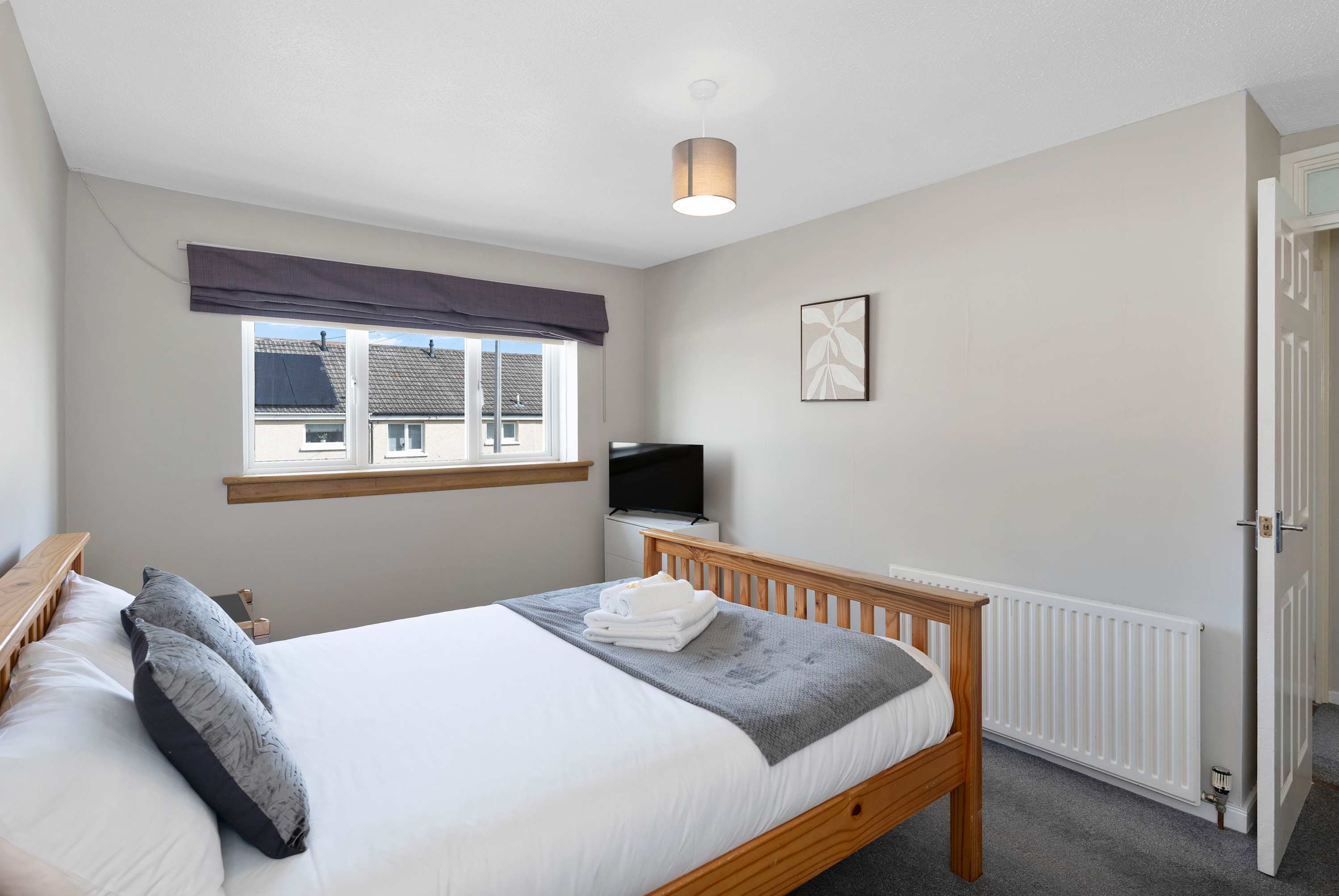 Easy Edinburgh Access, Parking,Near Rosslyn Chapel in Cameron Crescent 191 EH19 2PJ - Property image 11 - VivreStays