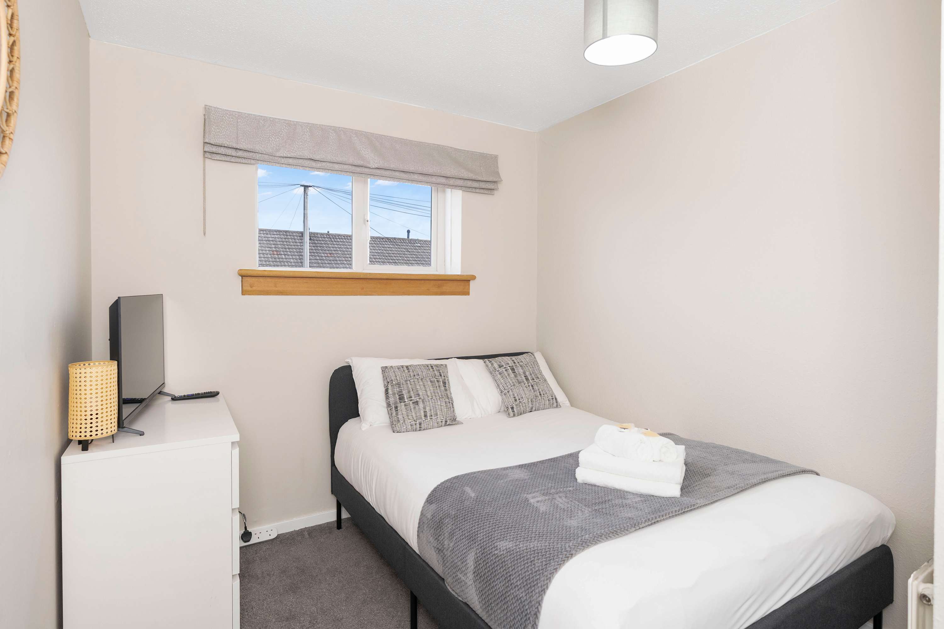 Easy Edinburgh Access, Parking,Near Rosslyn Chapel in Cameron Crescent 191 EH19 2PJ - Property image 7 - VivreStays