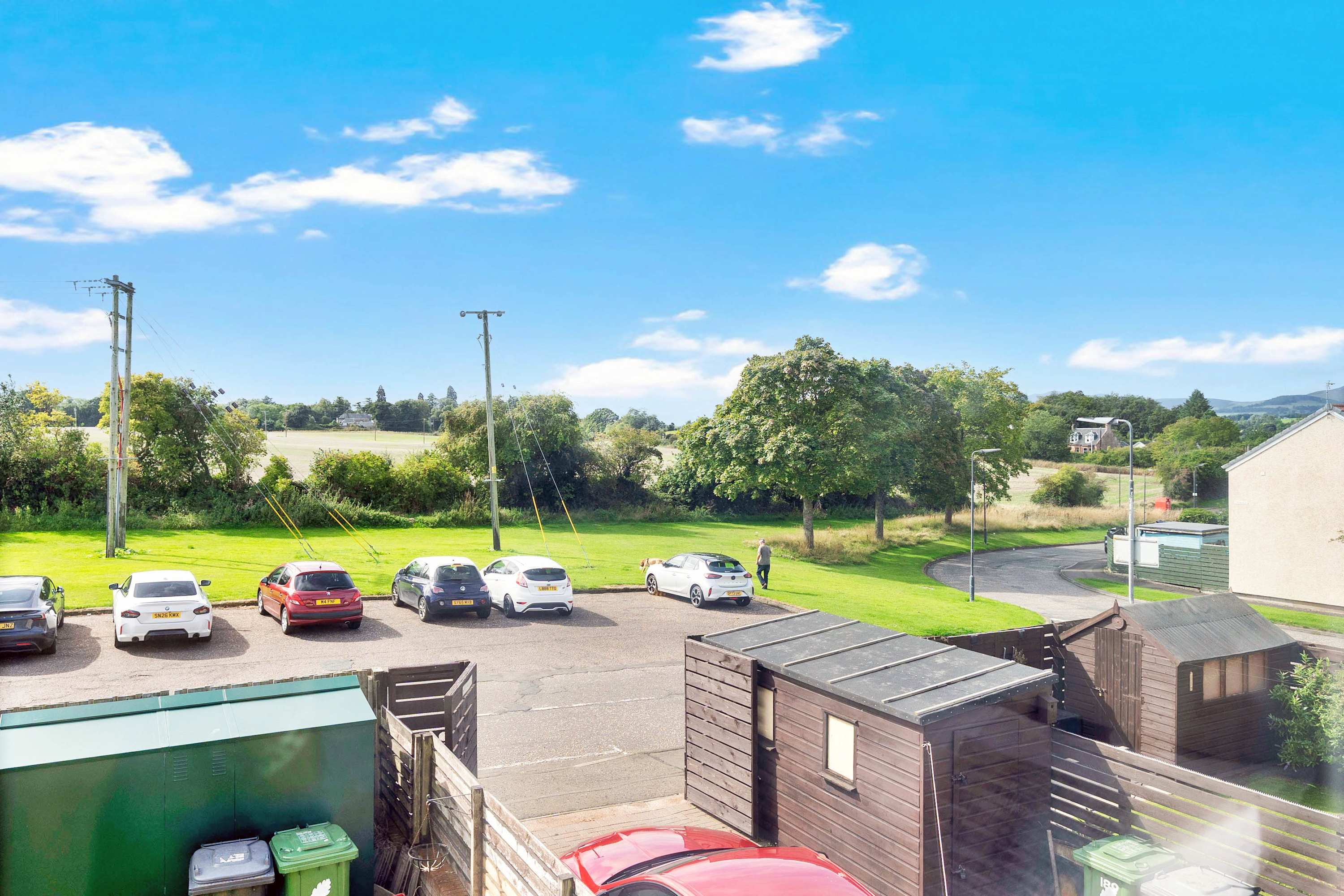 Easy Edinburgh Access, Parking,Near Rosslyn Chapel in Cameron Crescent 191 EH19 2PJ - Property image 5 - VivreStays