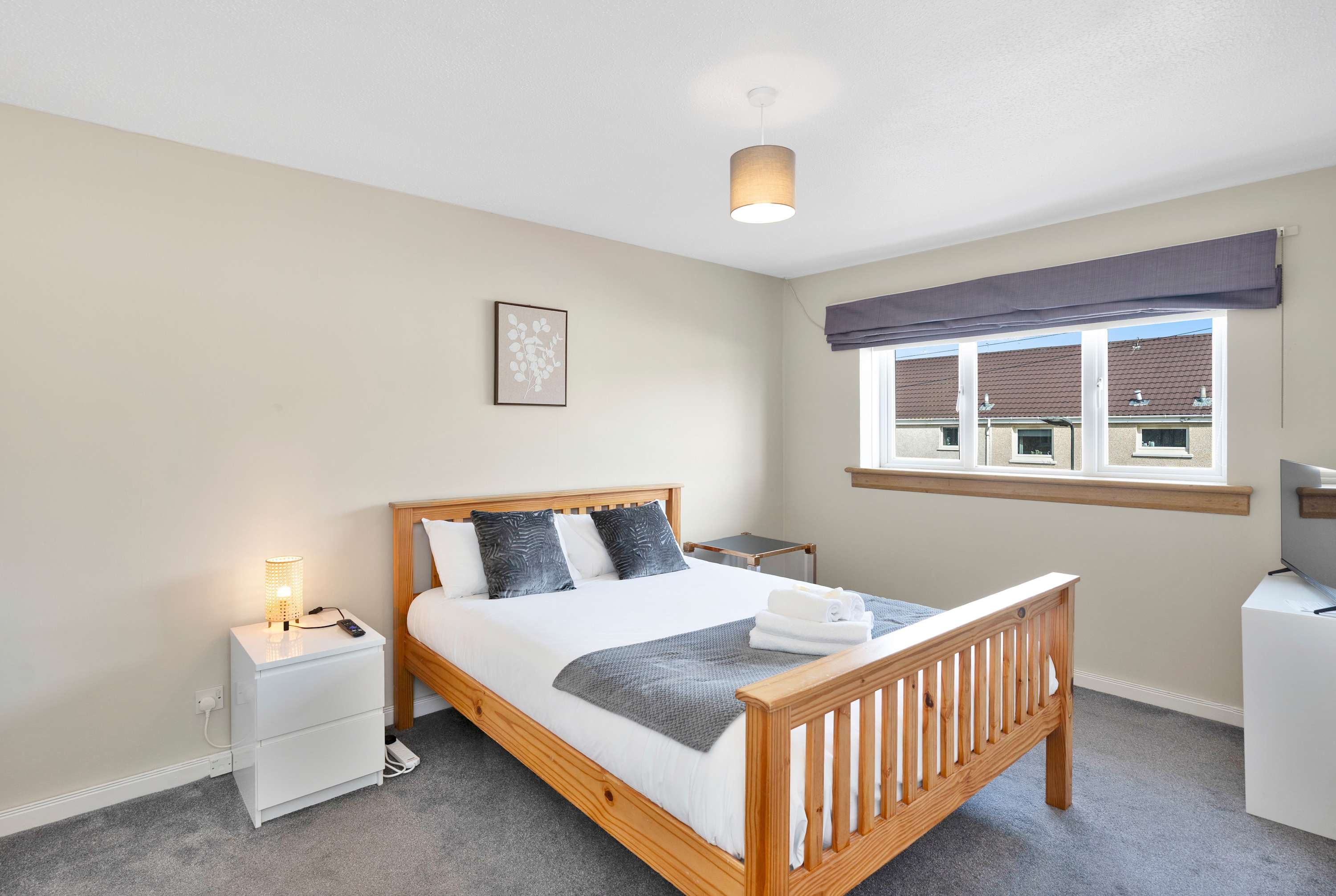Easy Edinburgh Access, Parking,Near Rosslyn Chapel in Cameron Crescent 191 EH19 2PJ - Property image 8 - VivreStays