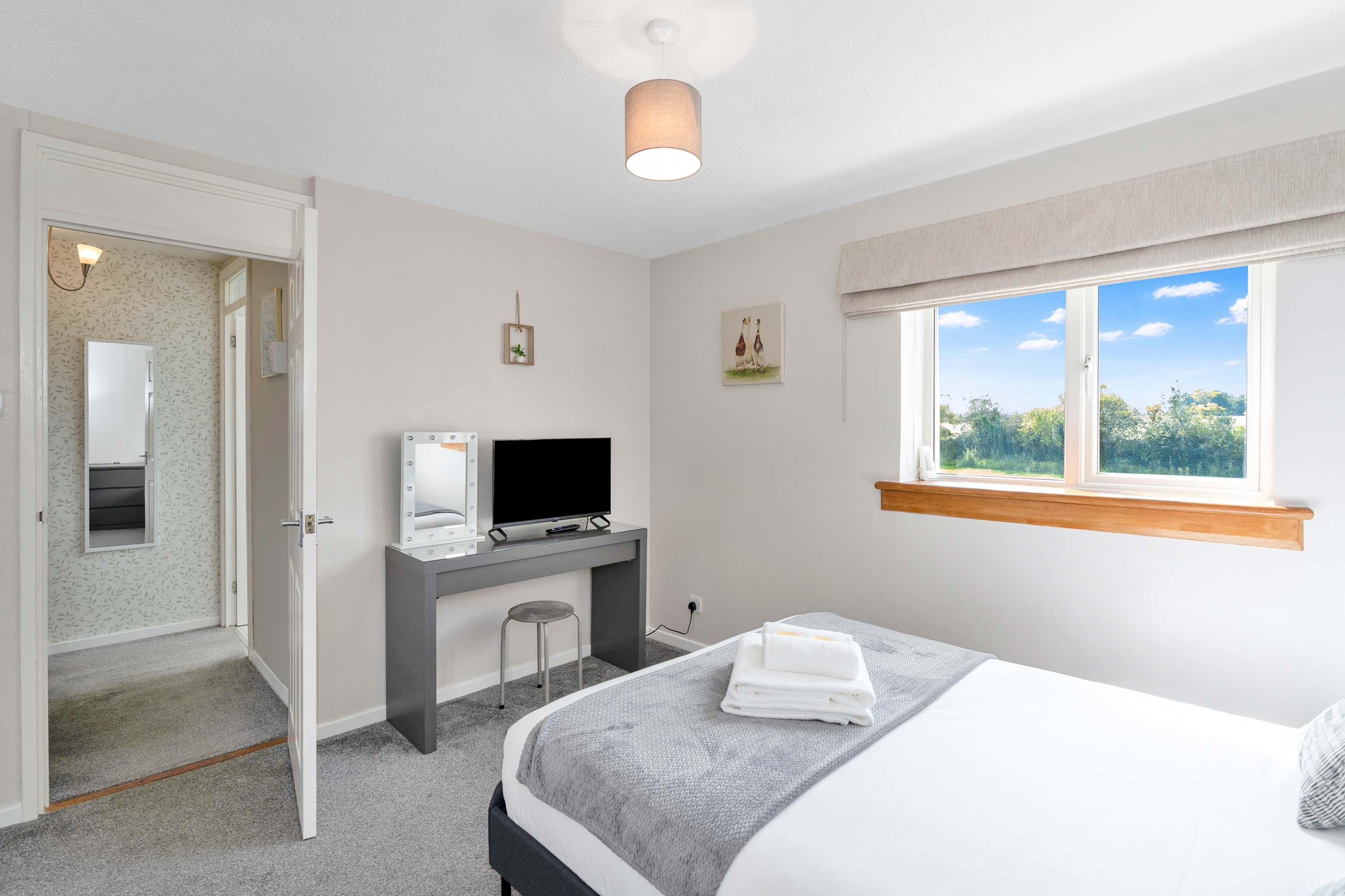 Easy Edinburgh Access, Parking,Near Rosslyn Chapel in Cameron Crescent 191 EH19 2PJ - Property image 27 - VivreStays