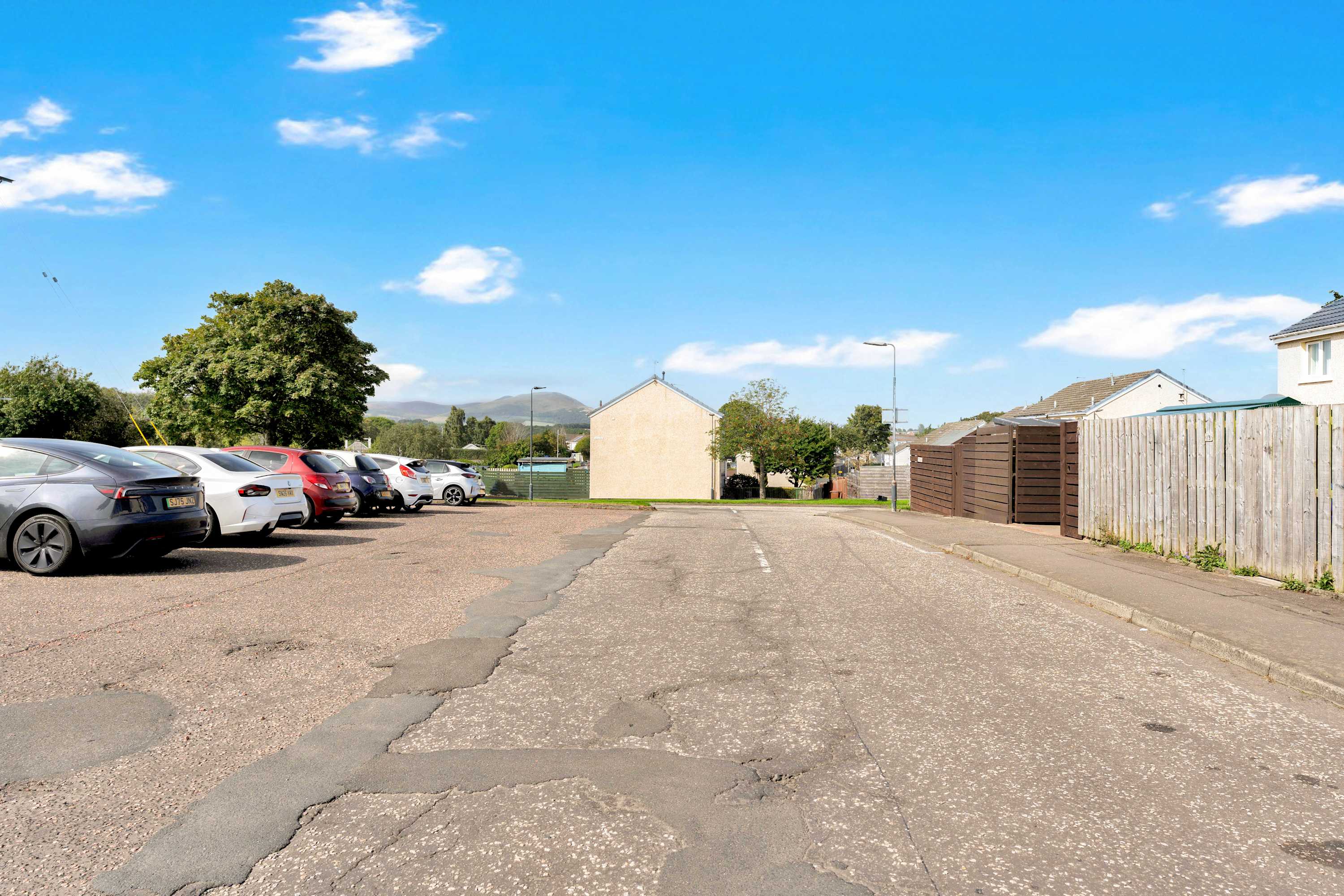 Easy Edinburgh Access, Parking,Near Rosslyn Chapel in Cameron Crescent 191 EH19 2PJ - Property image 18 - VivreStays
