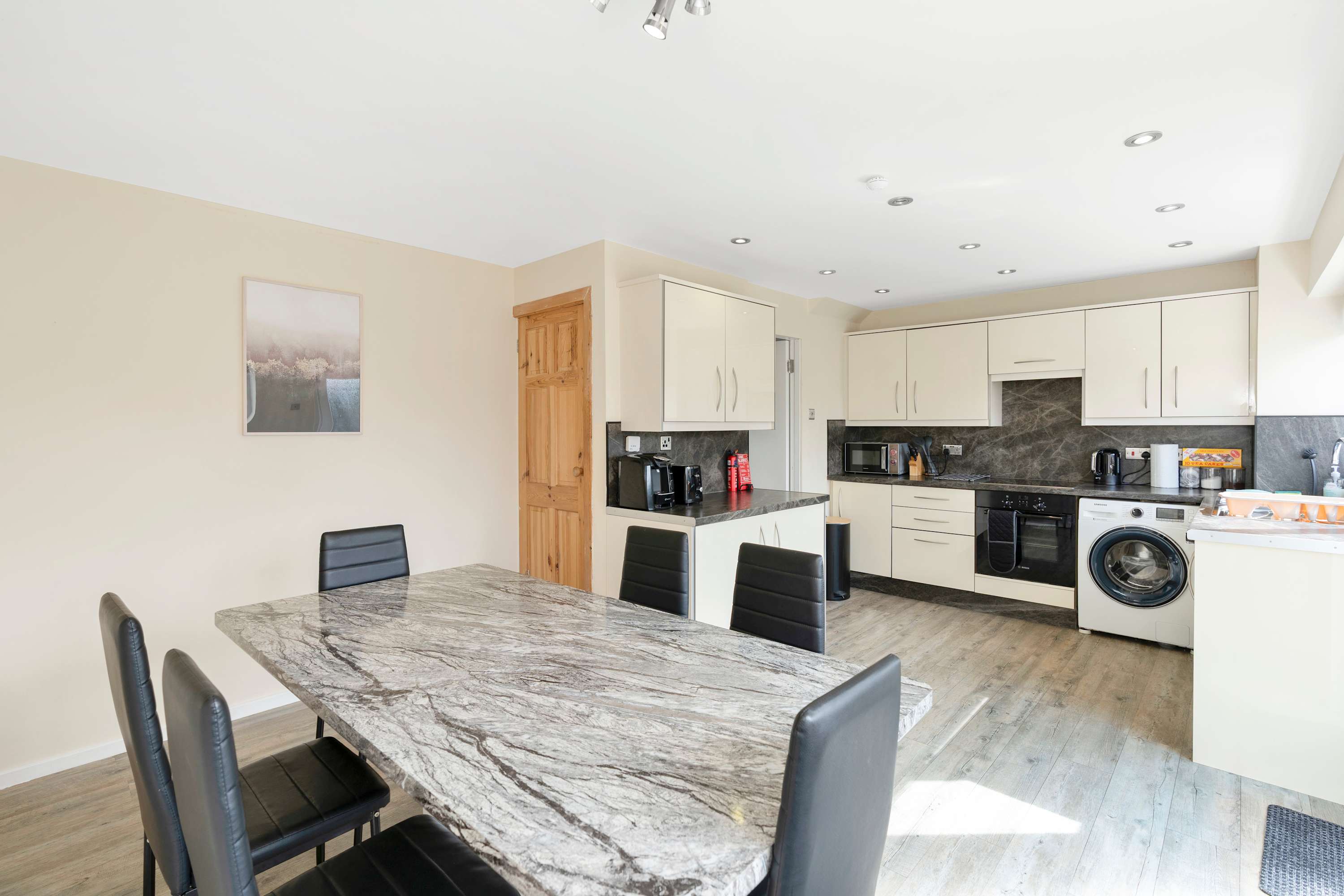 Easy Edinburgh Access, Parking,Near Rosslyn Chapel in Cameron Crescent 191 EH19 2PJ - Property image 30 - VivreStays