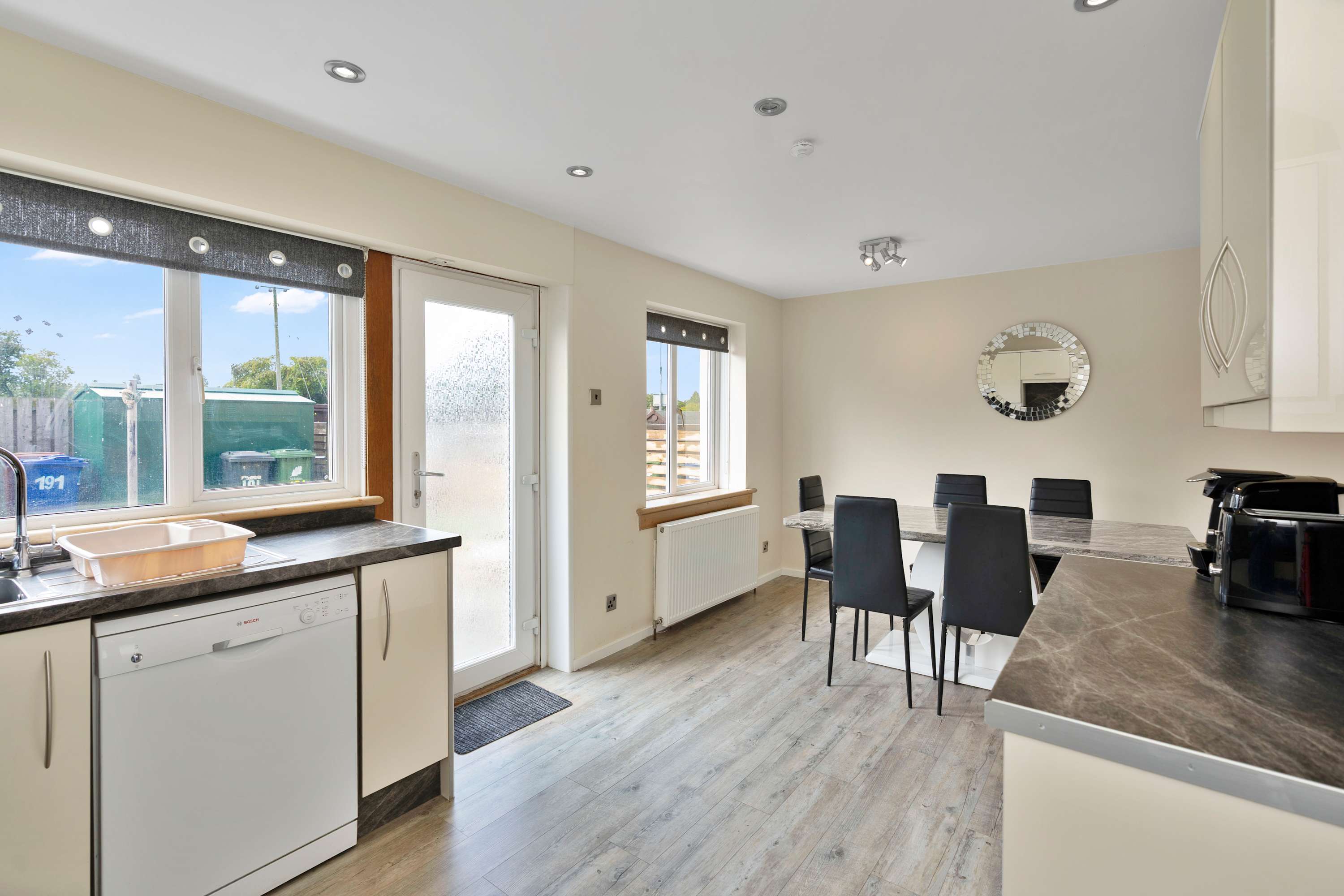 Easy Edinburgh Access, Parking,Near Rosslyn Chapel in Cameron Crescent 191 EH19 2PJ - Property image 16 - VivreStays