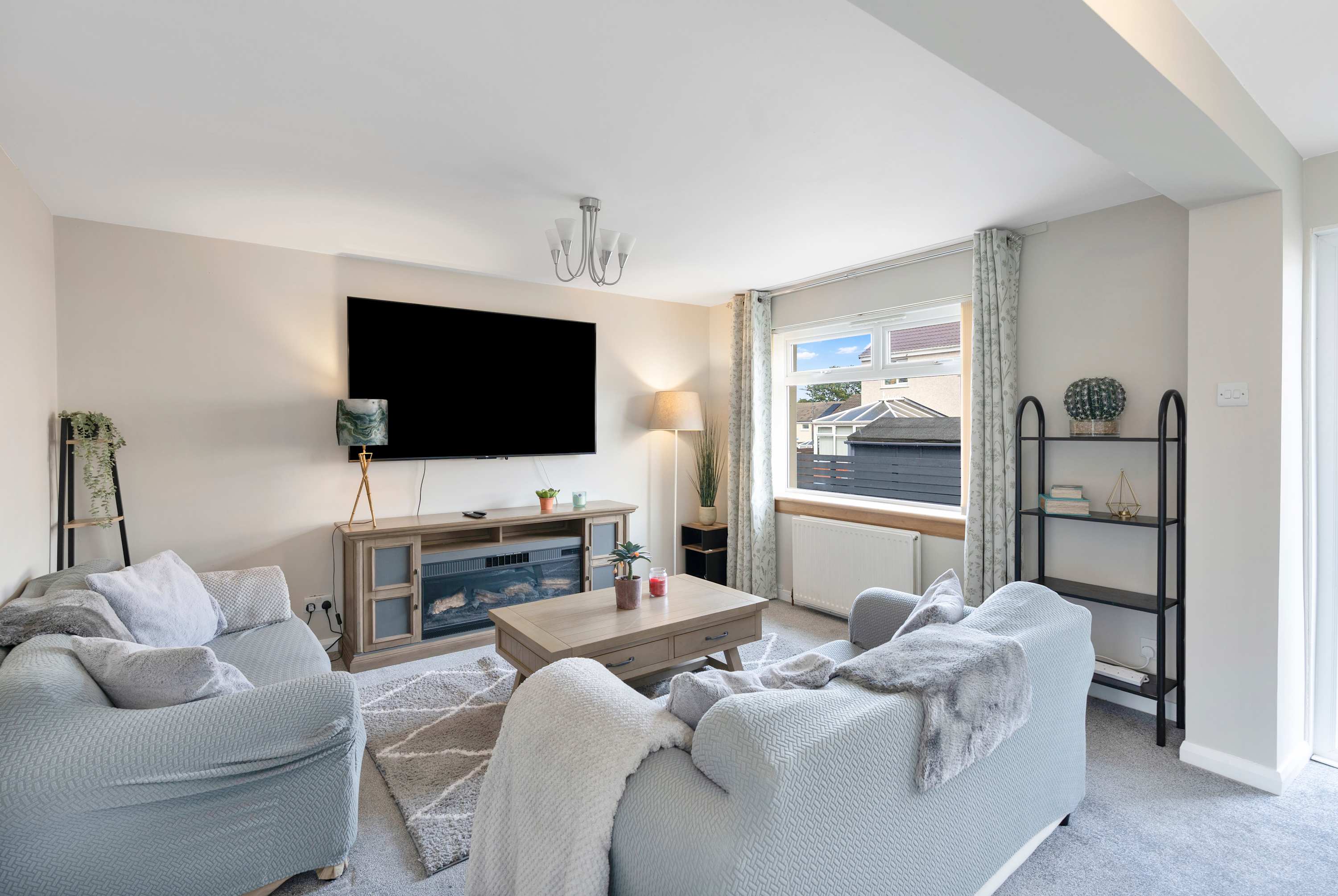 Easy Edinburgh Access, Parking,Near Rosslyn Chapel serviced apartment - Bonnyrigg - VivreStays