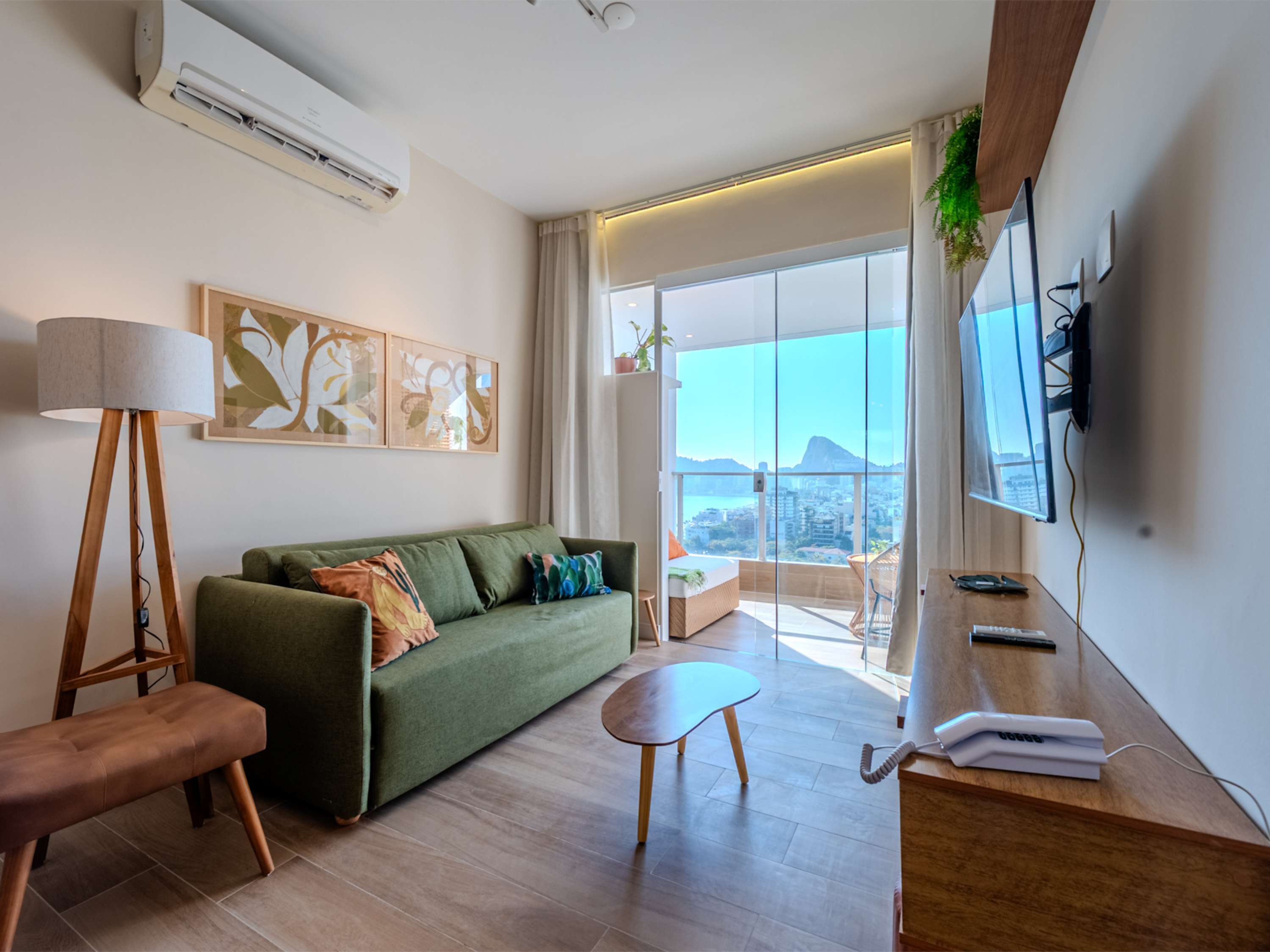 Leblon flat with Ocean & Lagoon Views, Pool, park — Rio de Janeiro, Rio de Janeiro — vacation rental