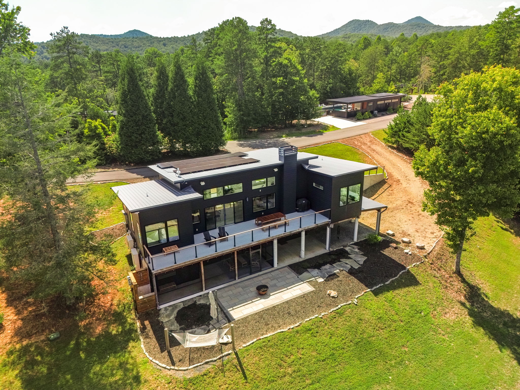 The Perch |Modern Mountain Retreat with  Community Sauna & Hot Tub — Young Harris, GA — vacation rental