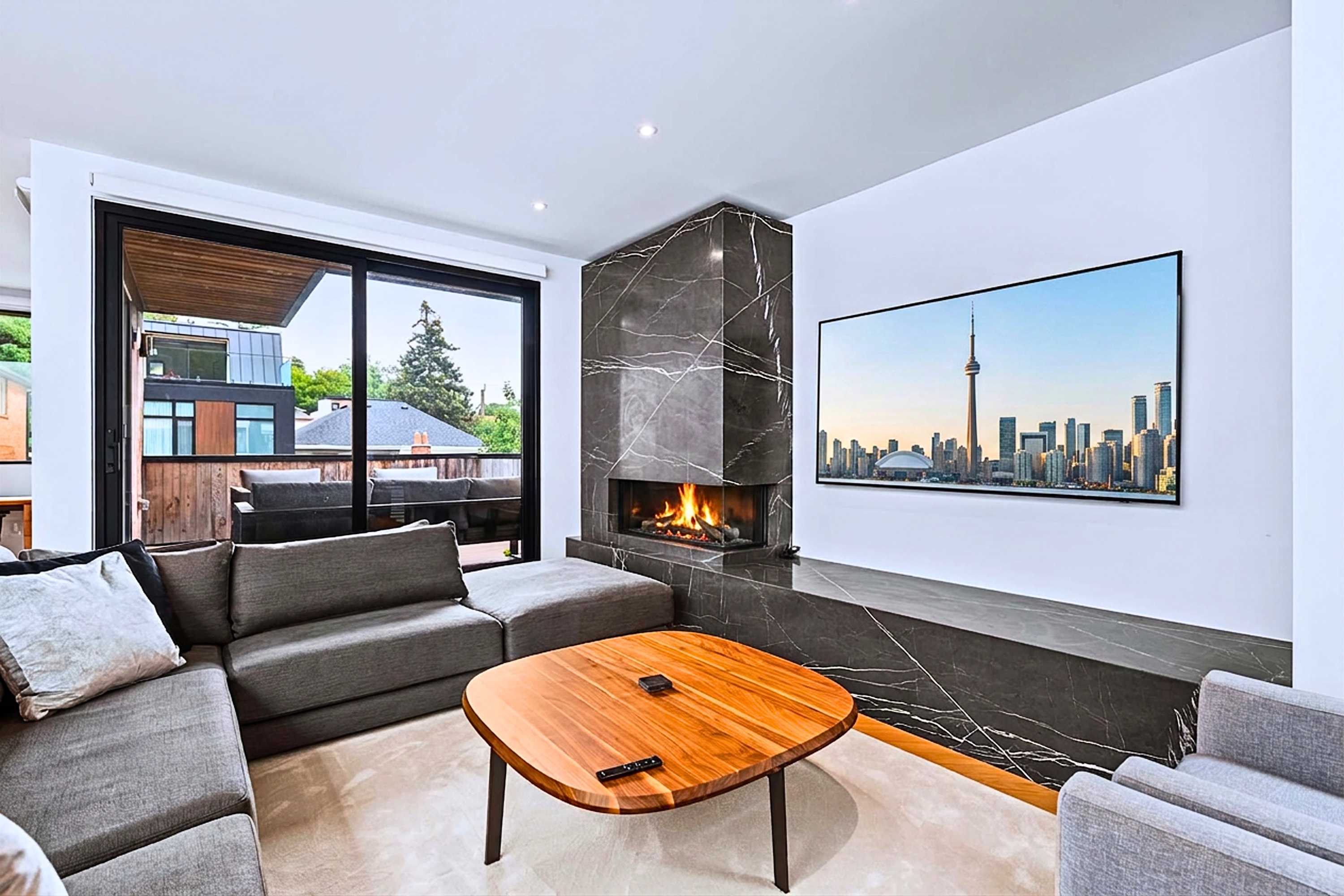 3BR Luxury Home w Sauna Patio Fireplace Parking