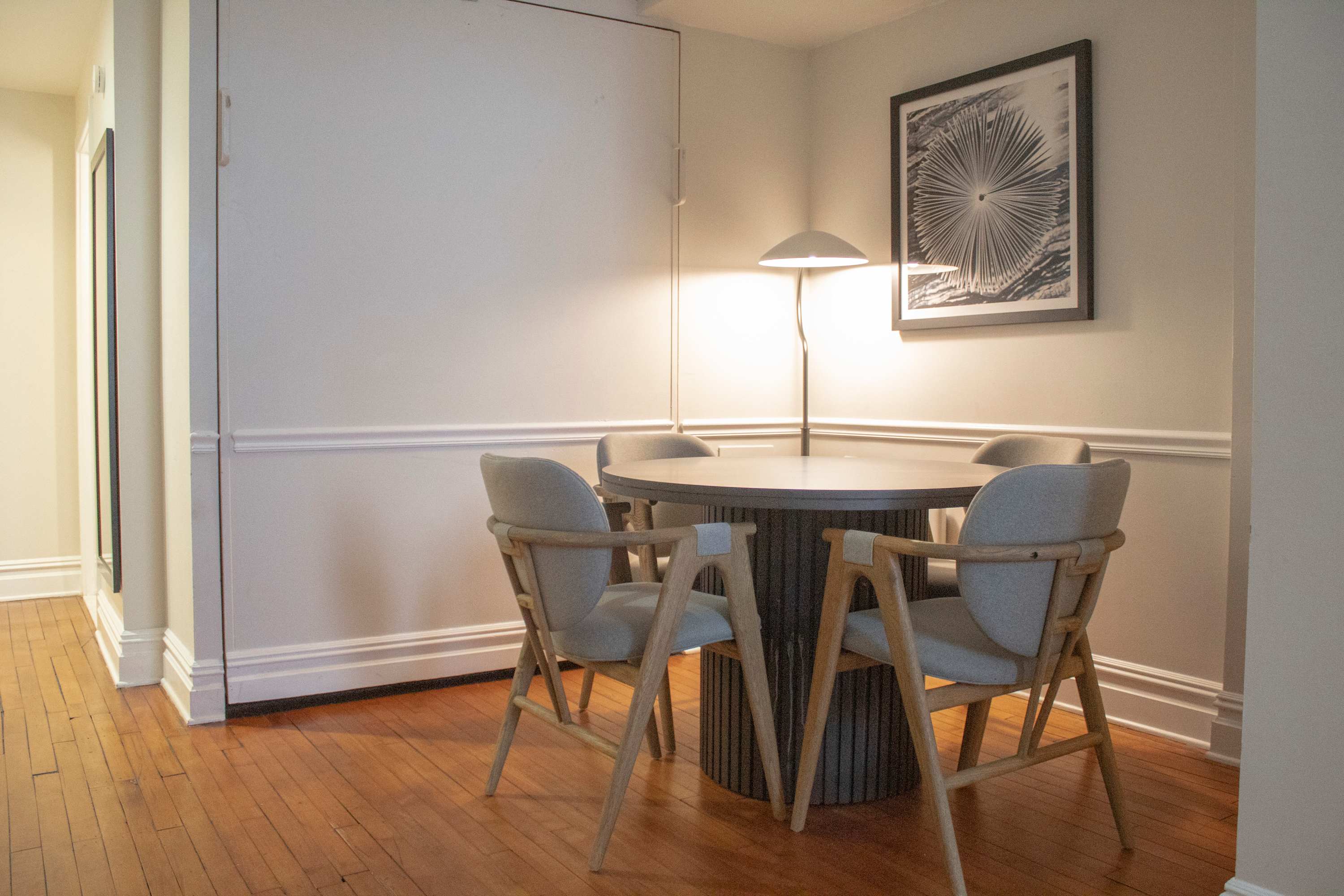 Loft Queen Suite in Central Philly - StayCozy