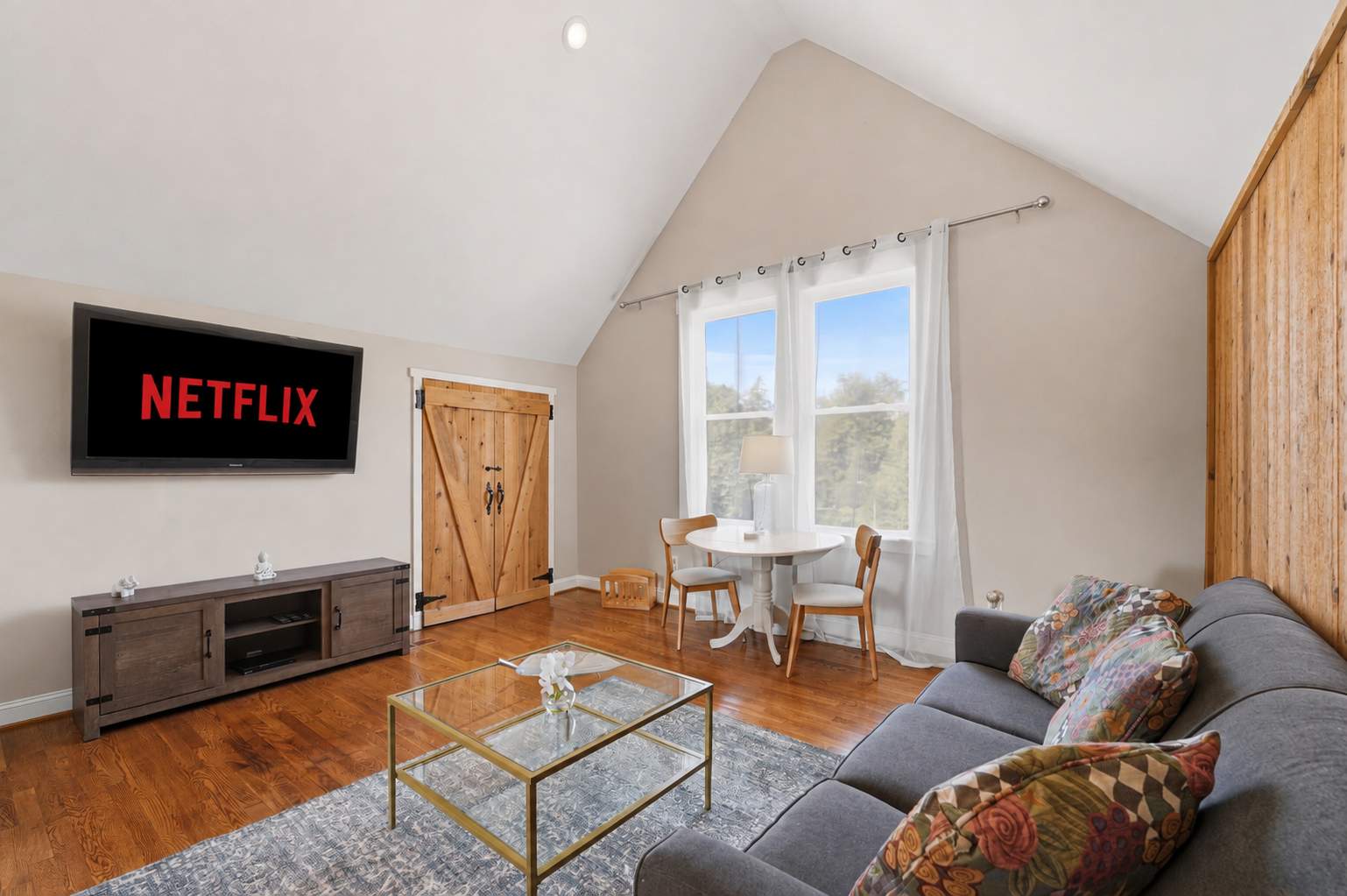 Cozy Phoenix Hill suite in the heart of Louisville