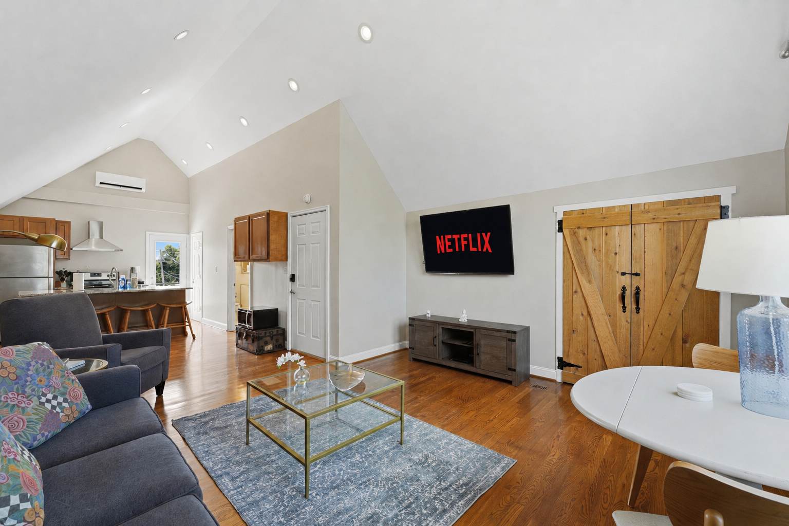 Cozy Phoenix Hill suite in the heart of Louisville