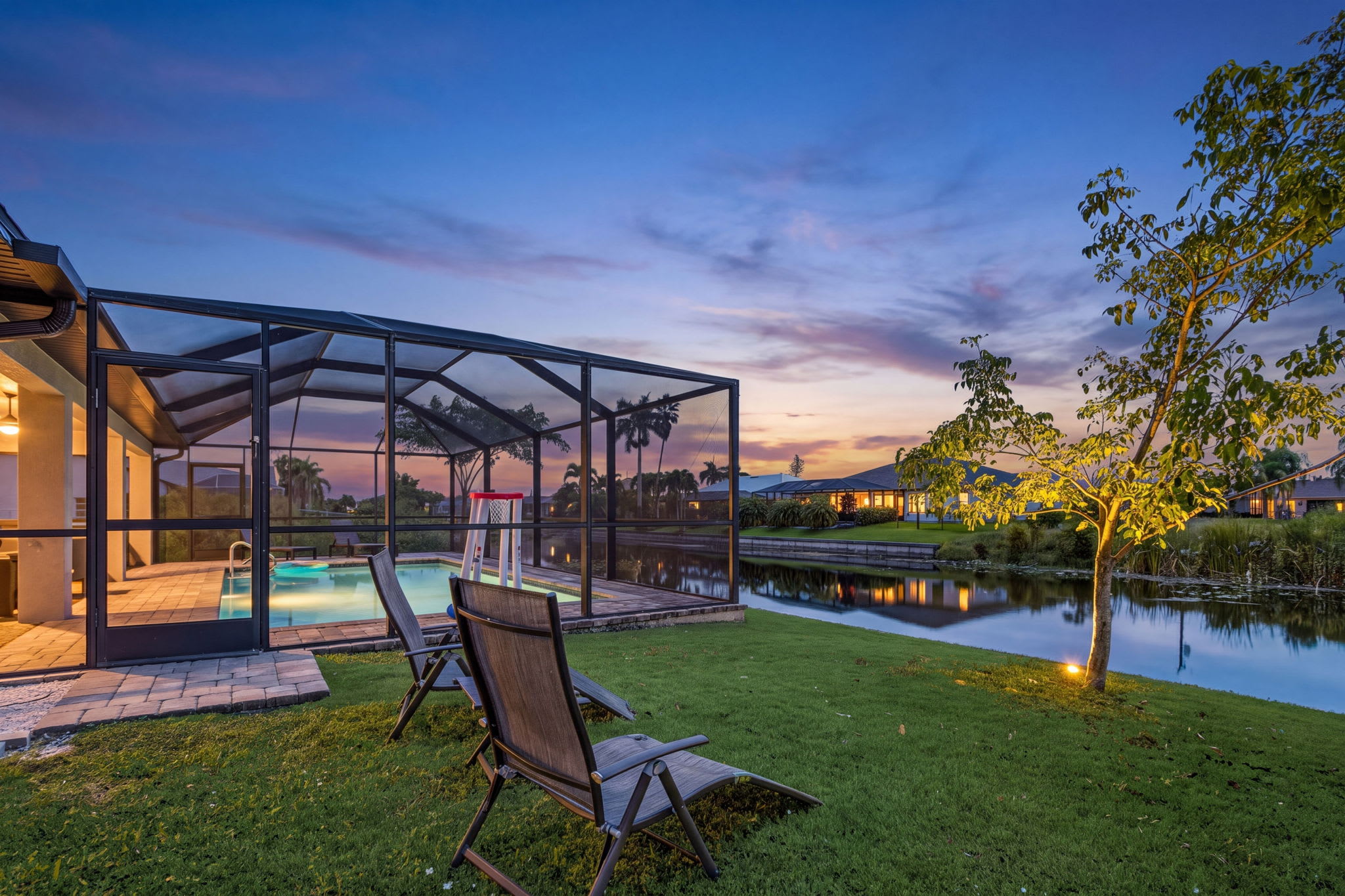 Spacious coastal home dog friendly private heated pool & close to everything