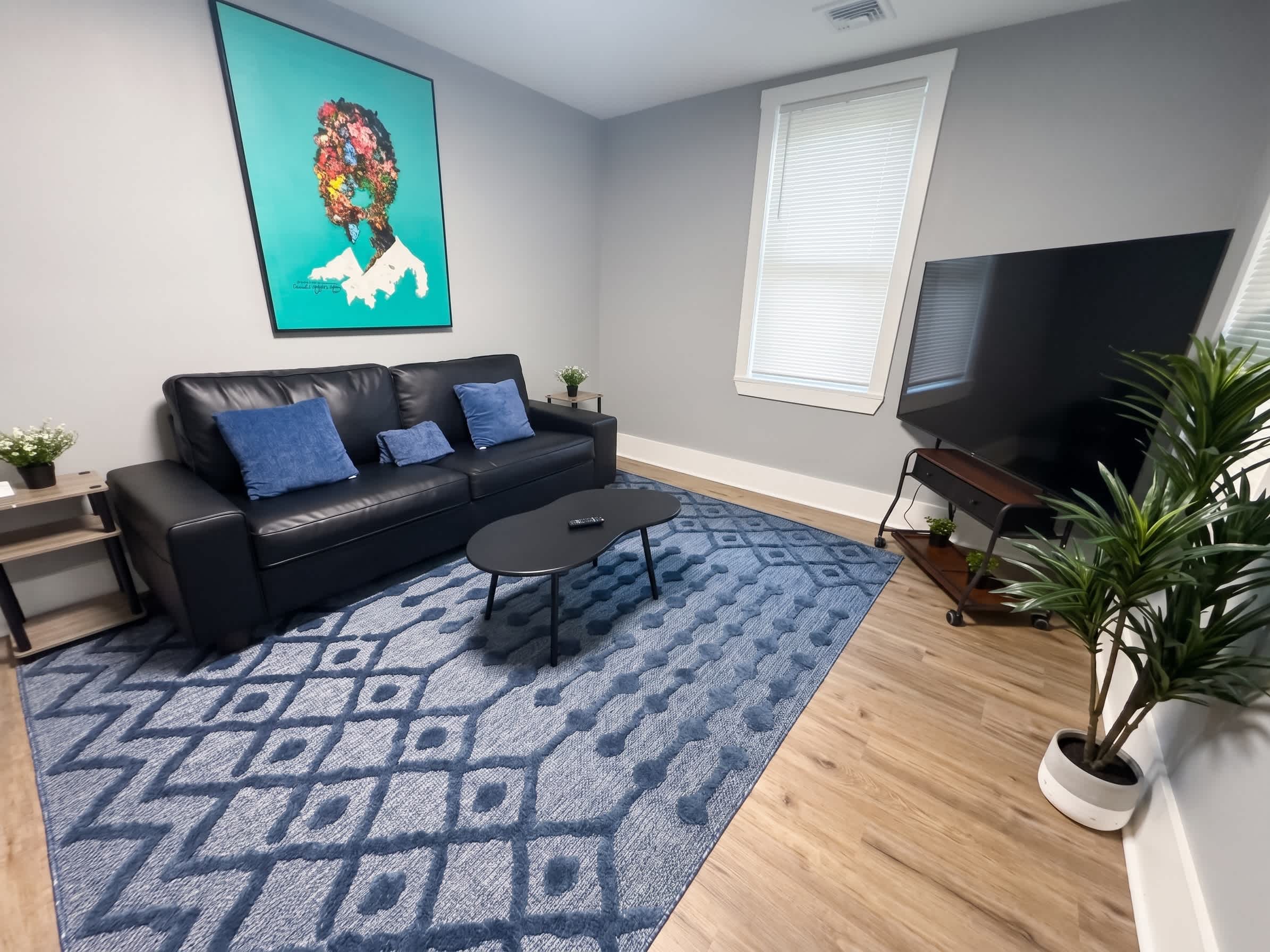 Renovated 1BR • Massage Chair • King • W/D