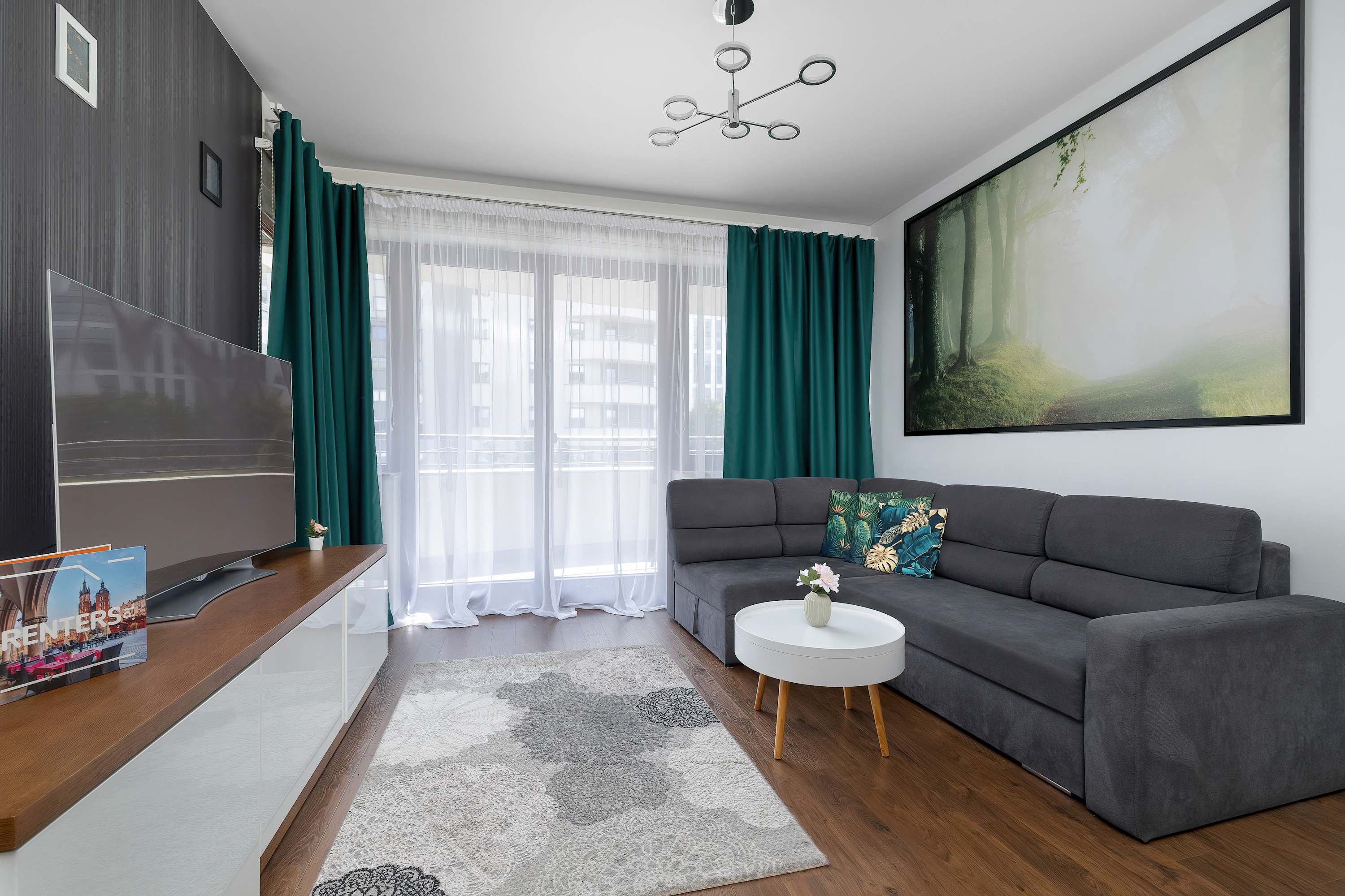 Spacious Apartment with a Large Balcony | Workspace | Parking — Kraków, Lesser Poland — vacation rental