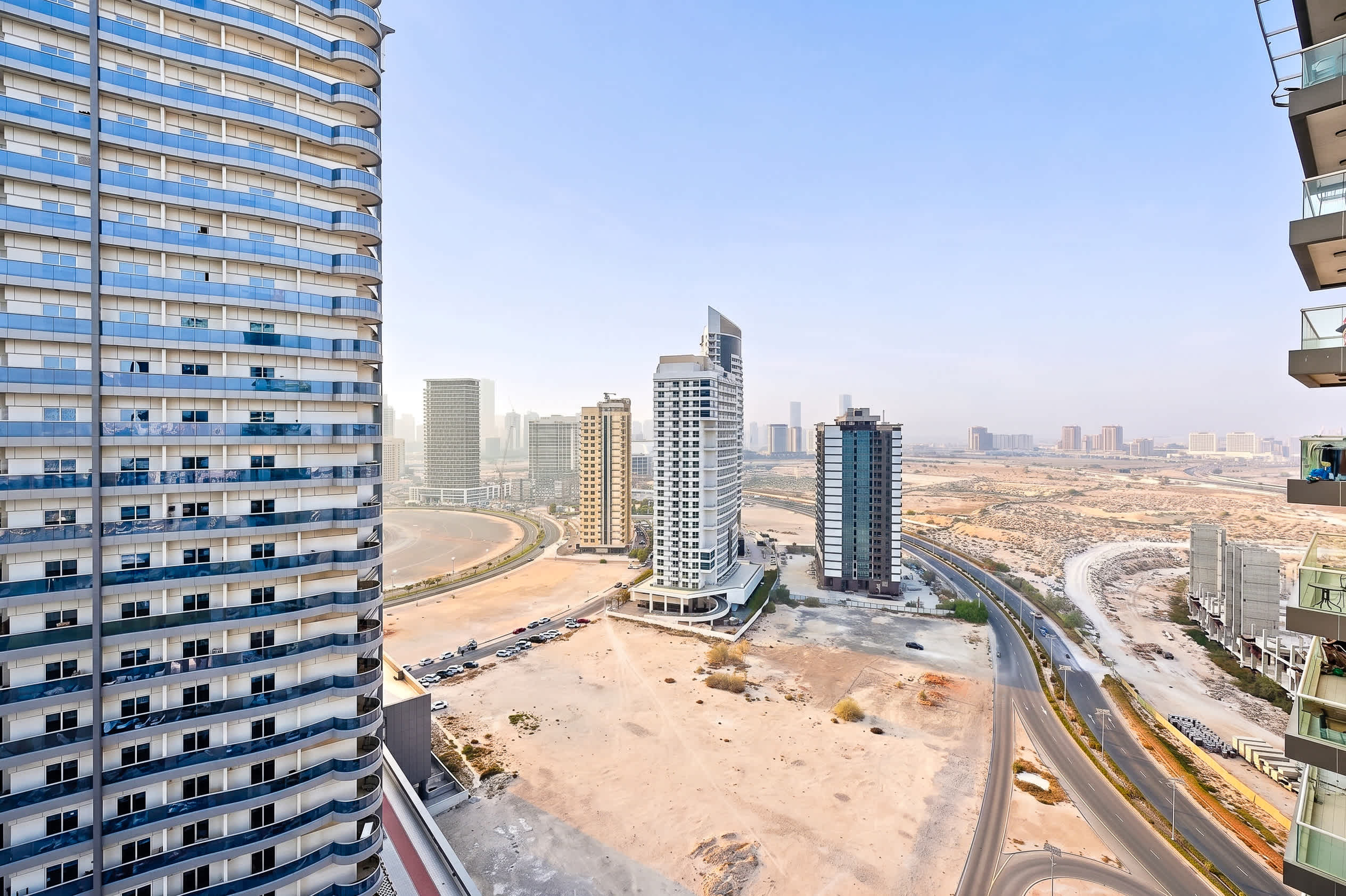 Red Residence, Dubai Sports City 1903 — photo 13 of 21