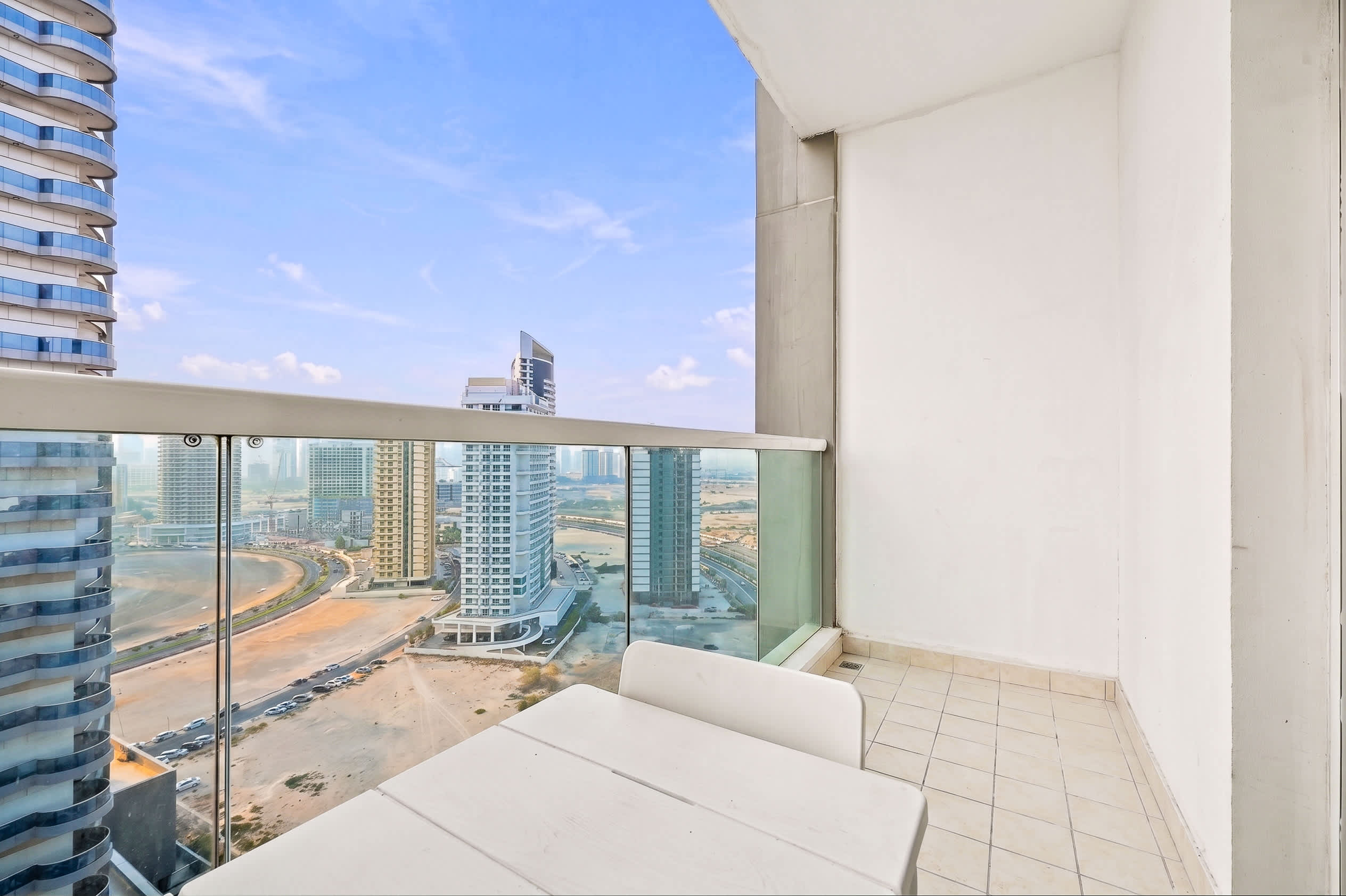 Red Residence, Dubai Sports City 1903 — photo 16 of 21