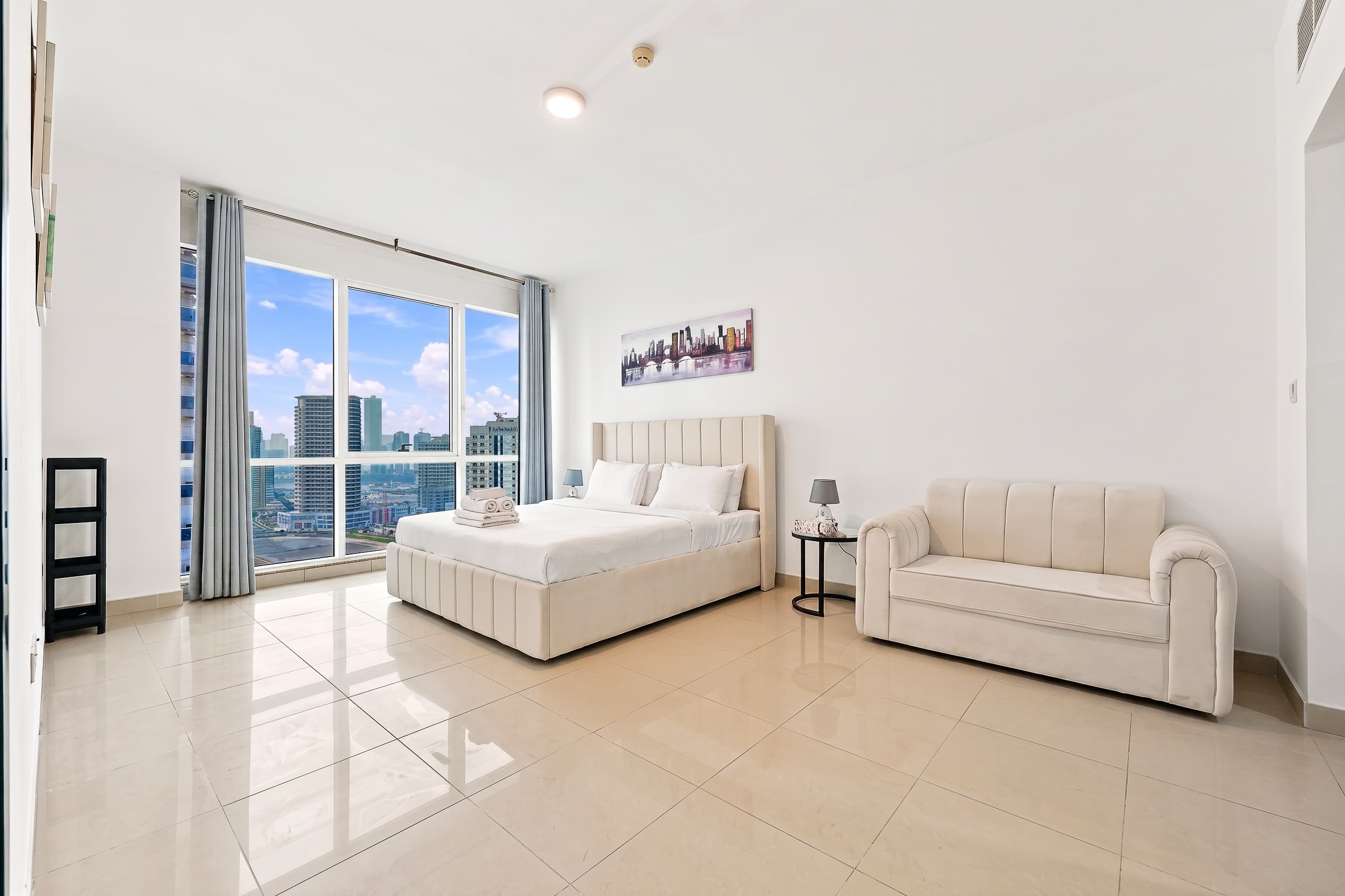 Red Residence, Dubai Sports City 1903 — photo 1 of 21