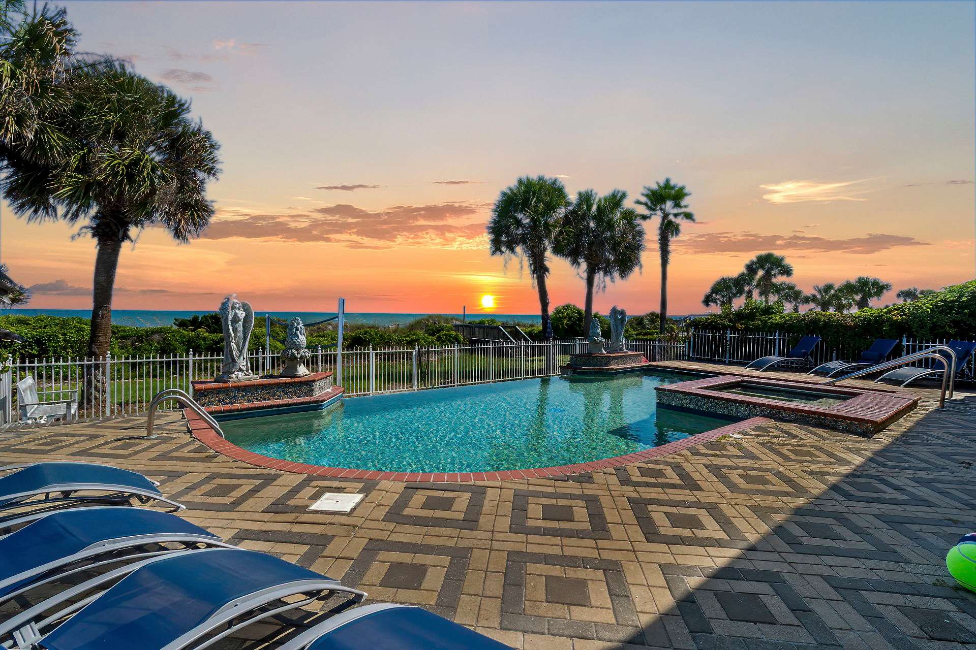 Golden Tide Oceanfront Pool Sleeps 18 | Photo 6