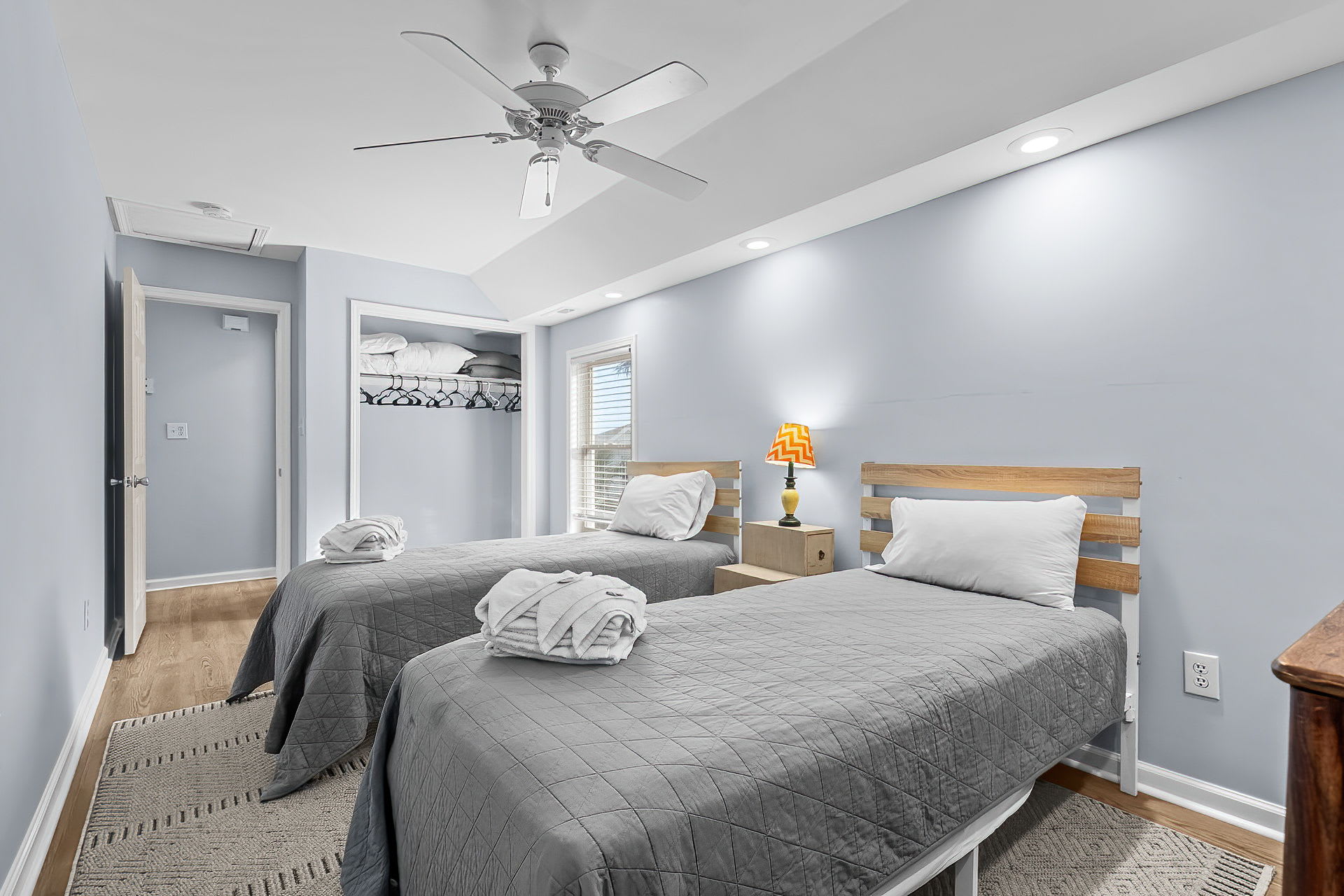 Golden Tide Oceanfront Pool Sleeps 18 | Photo 26