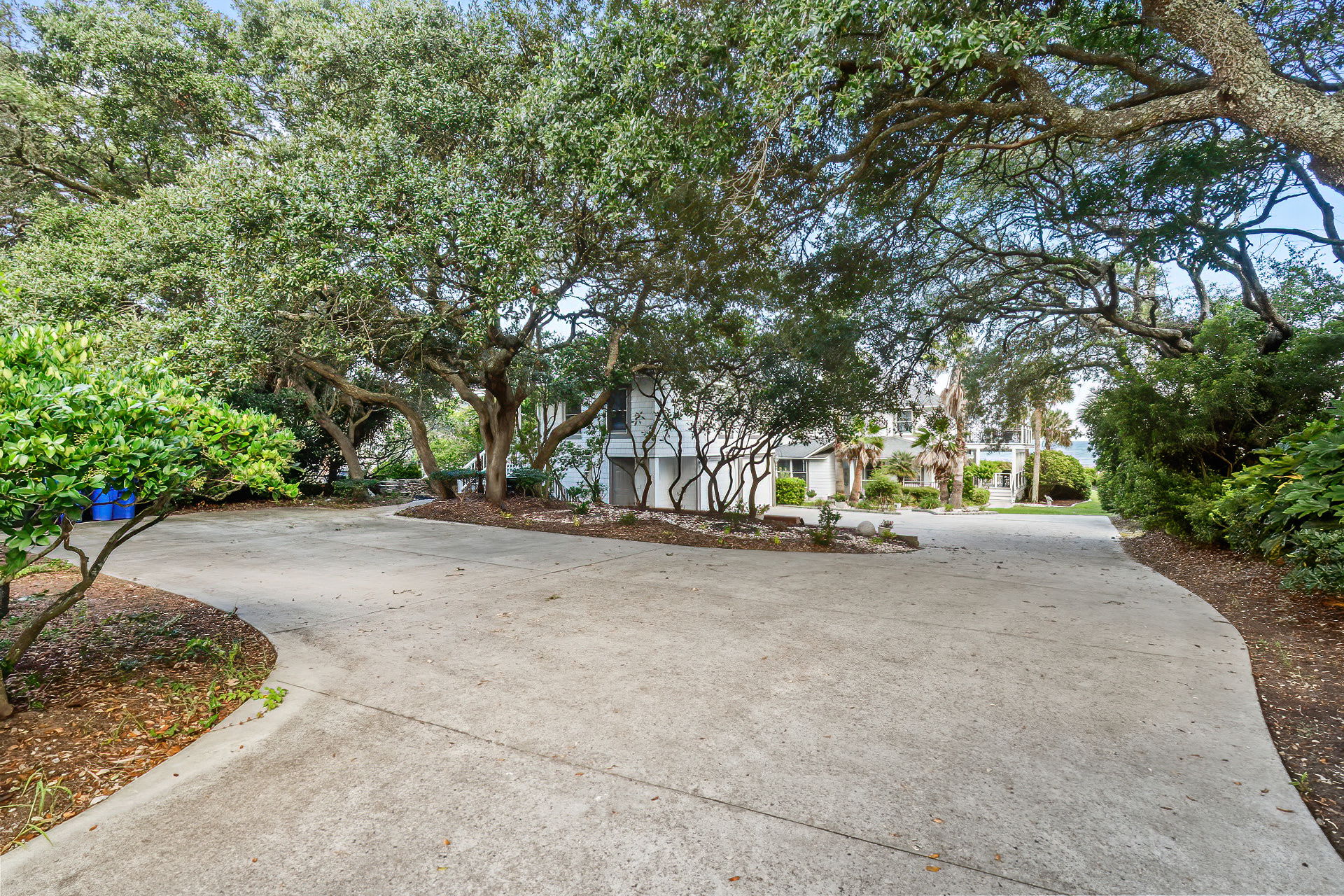 Golden Tide Oceanfront Pool Sleeps 18 | Photo 59