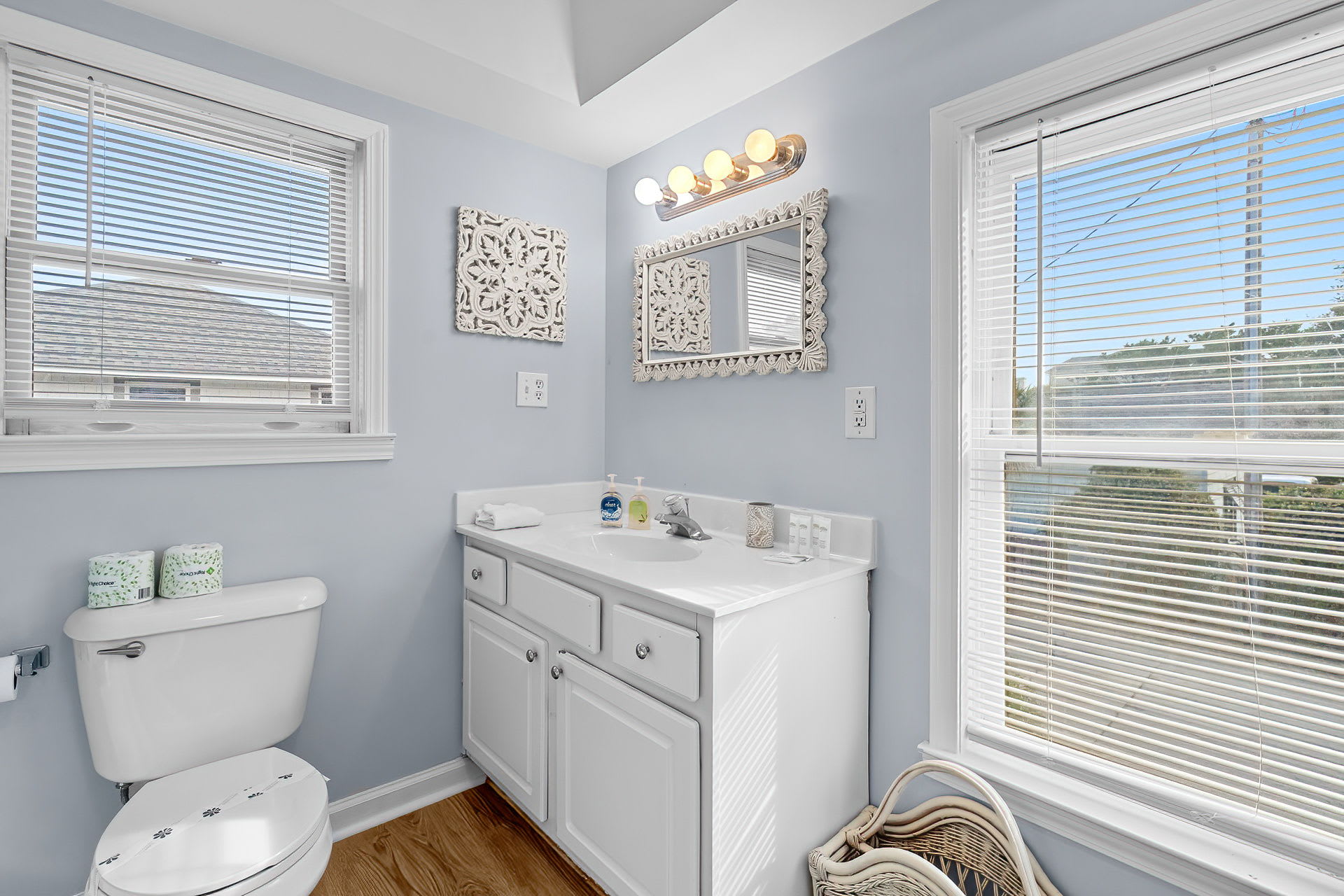 Golden Tide Oceanfront Pool Sleeps 18 | Photo 27