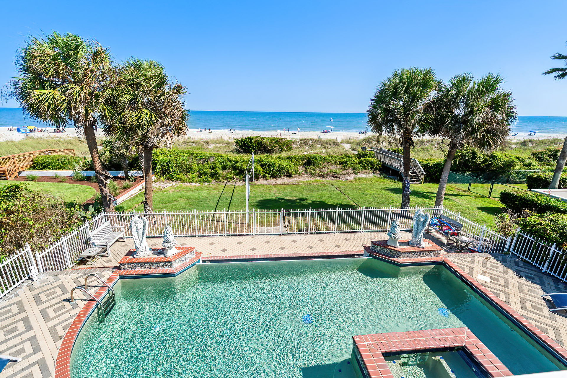 Golden Tide Oceanfront Pool Sleeps 18 | Photo 3